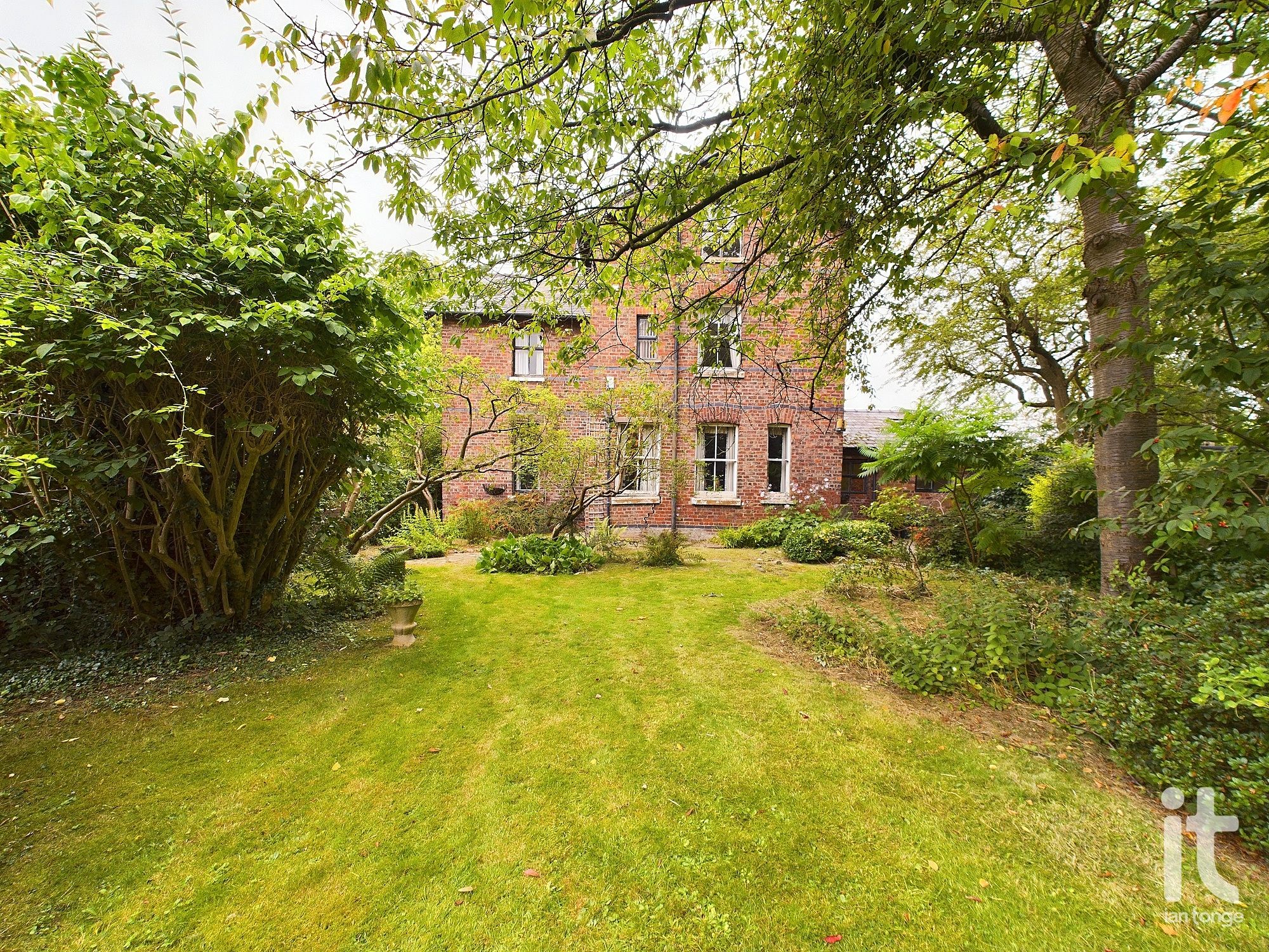 4 bedroom semi-detached house Under Offer in Stockport - Photograph 51.