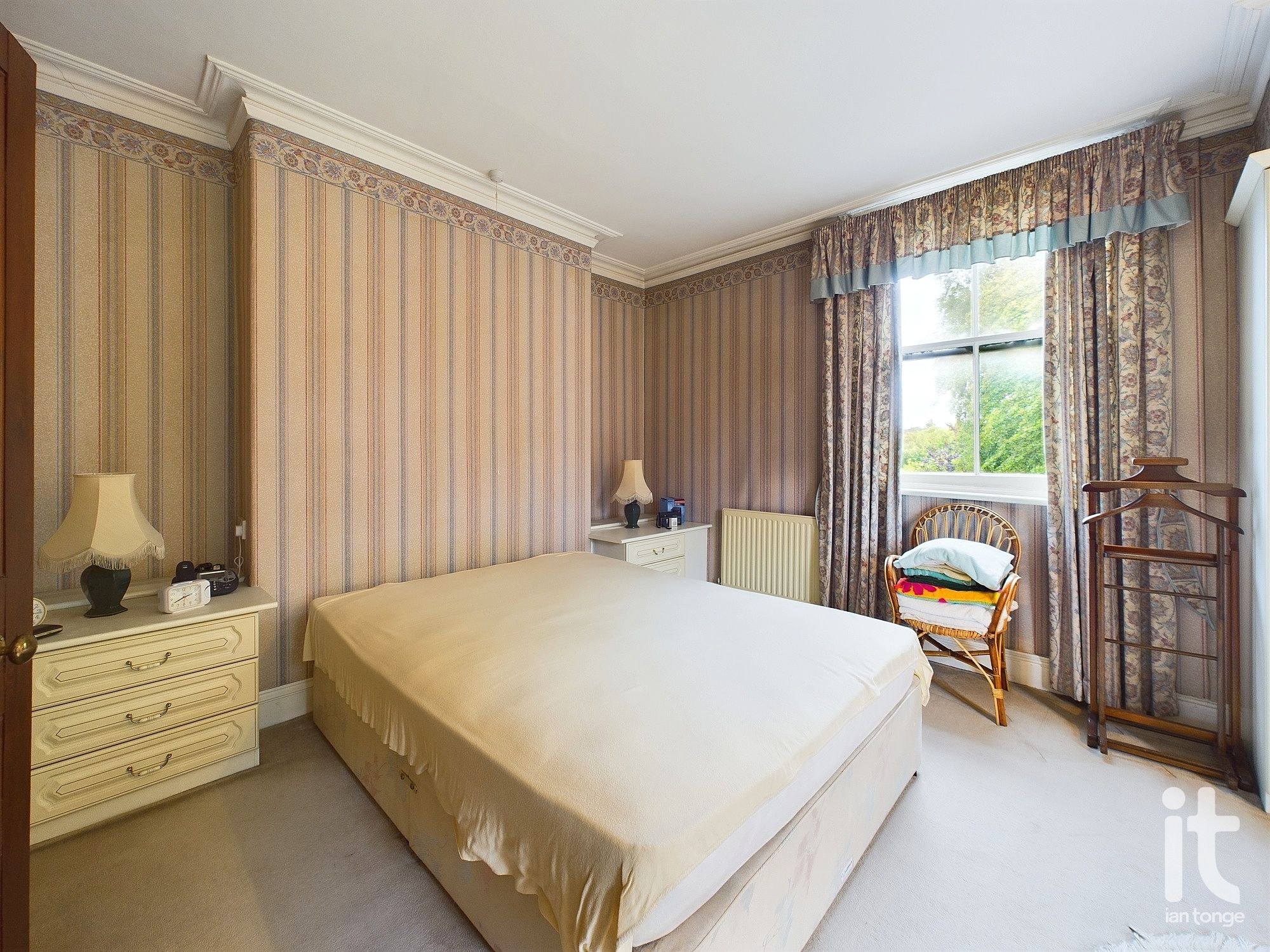 4 bedroom semi-detached house Under Offer in Stockport - Photograph 28.