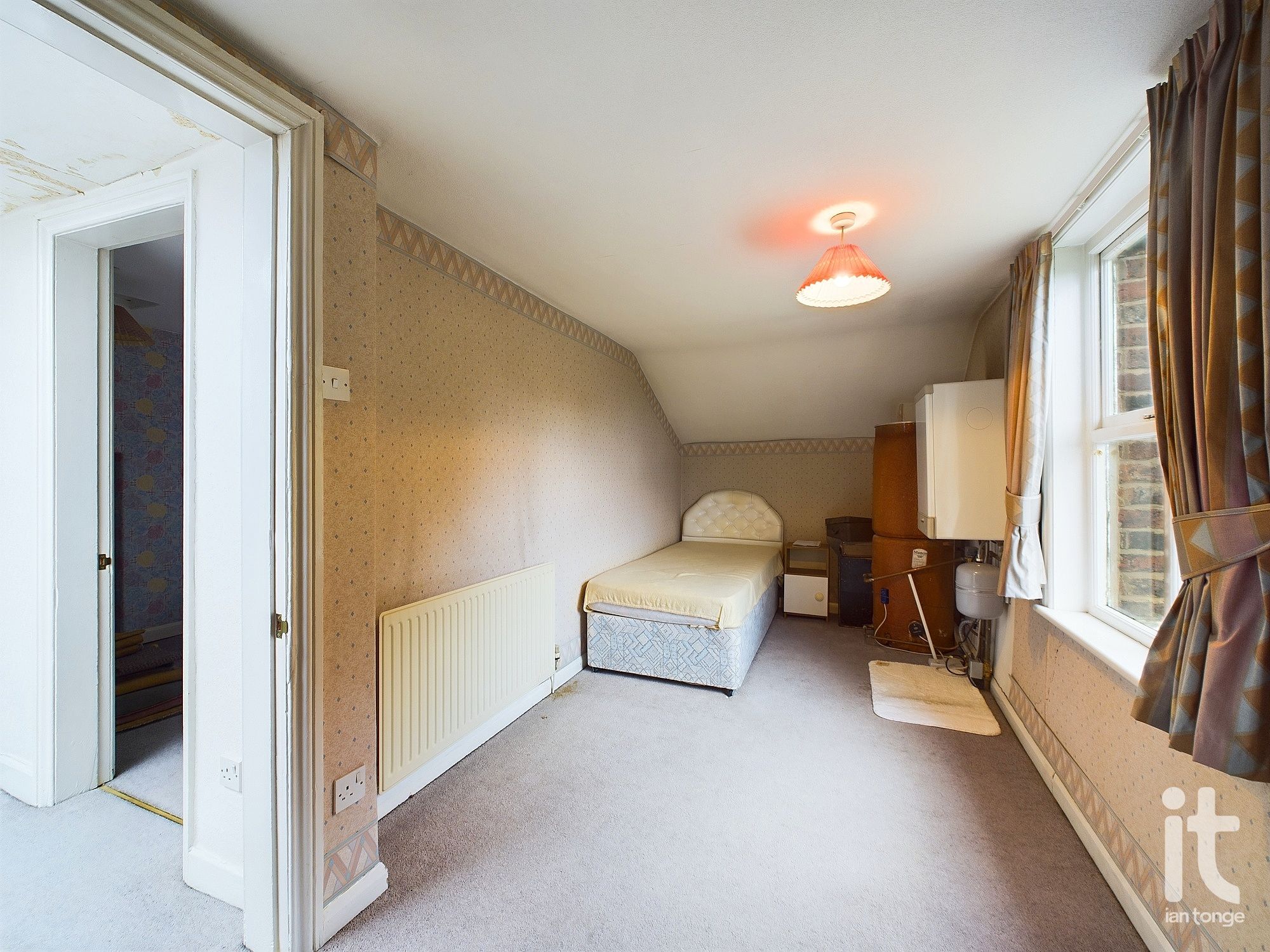 4 bedroom semi-detached house Under Offer in Stockport - Photograph 46.