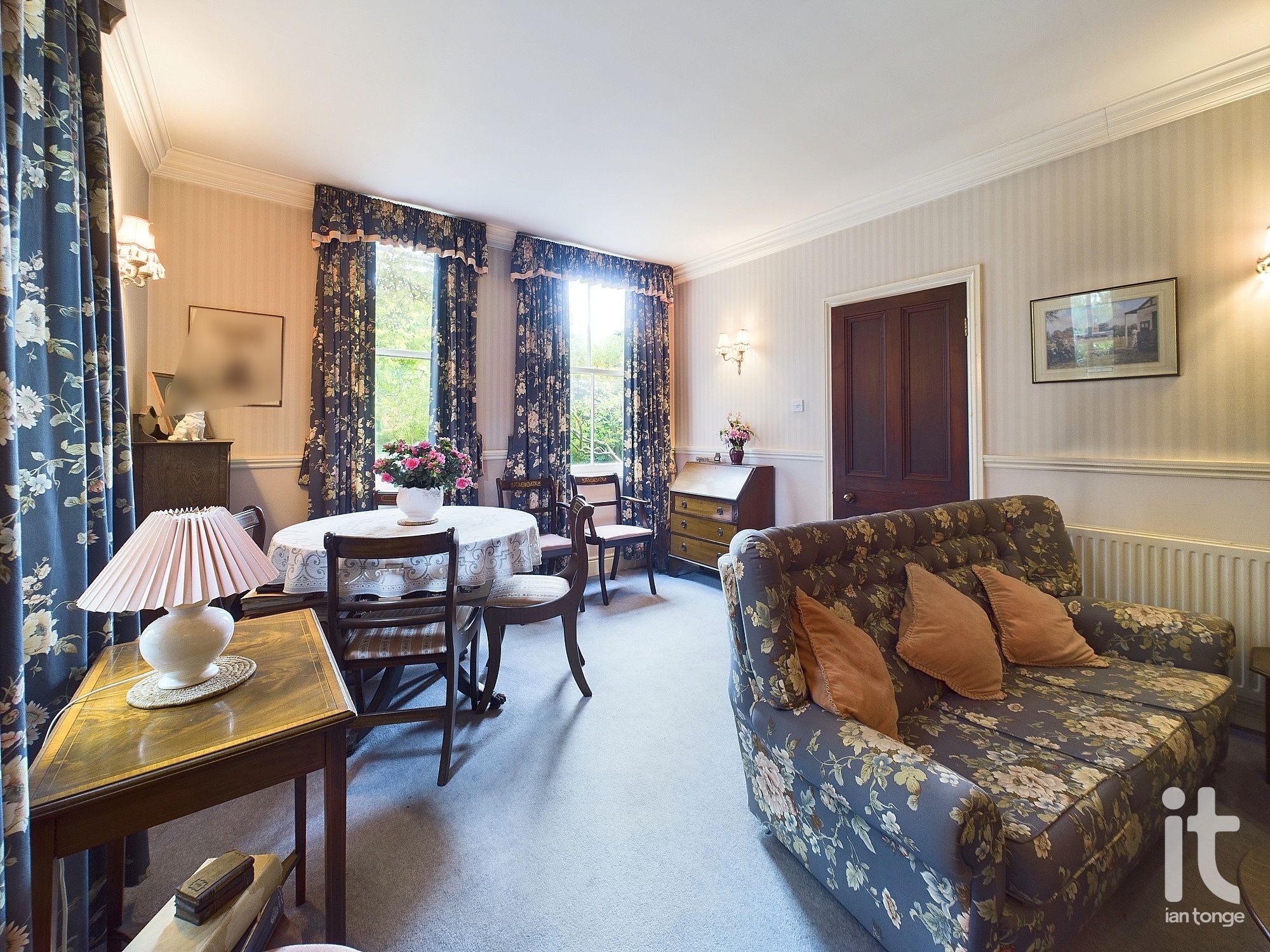 4 bedroom semi-detached house Under Offer in Stockport - Photograph 15.