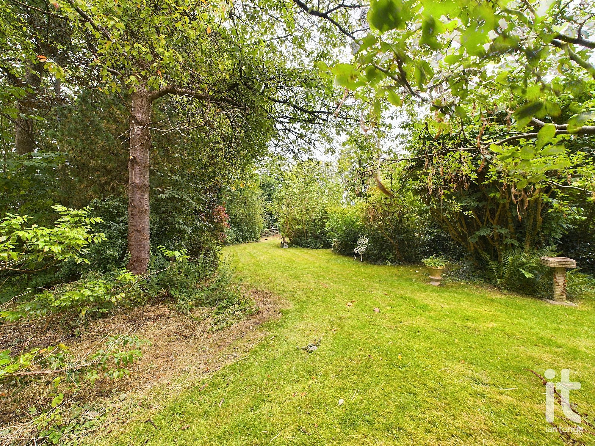 4 bedroom semi-detached house Under Offer in Stockport - Photograph 49.