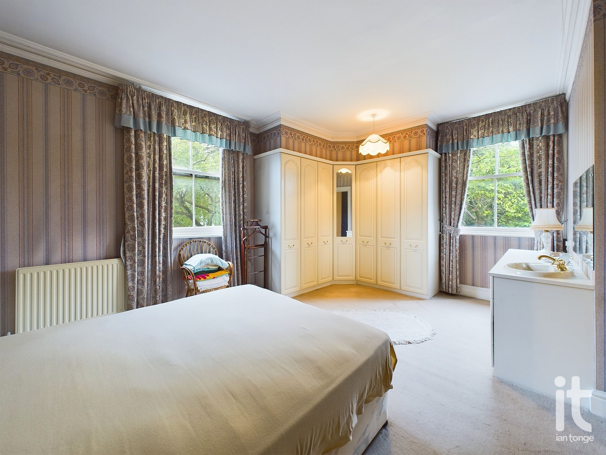 4 bedroom semi-detached house Under Offer in Stockport - Photograph 29.