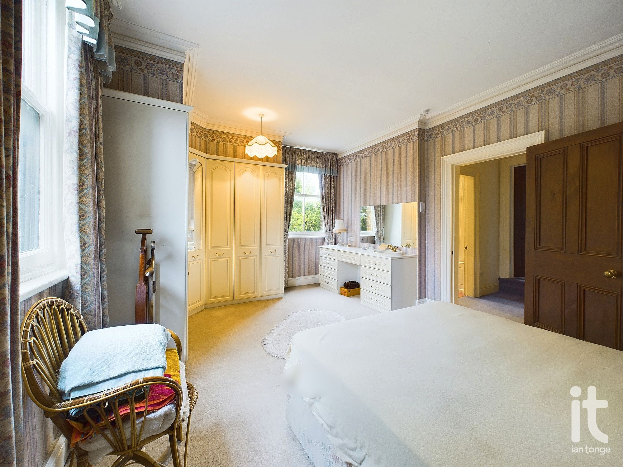 4 bedroom semi-detached house Under Offer in Stockport - Photograph 31.