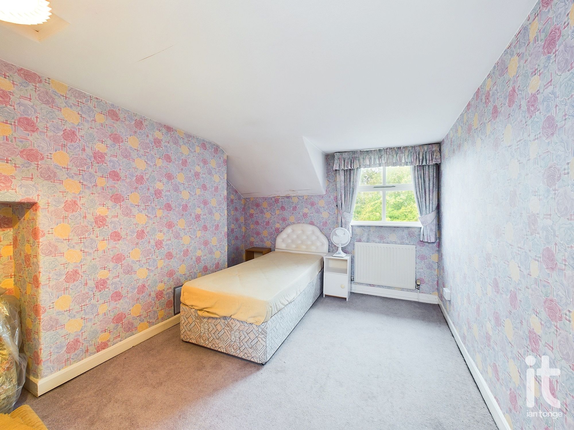 4 bedroom semi-detached house Under Offer in Stockport - Photograph 42.