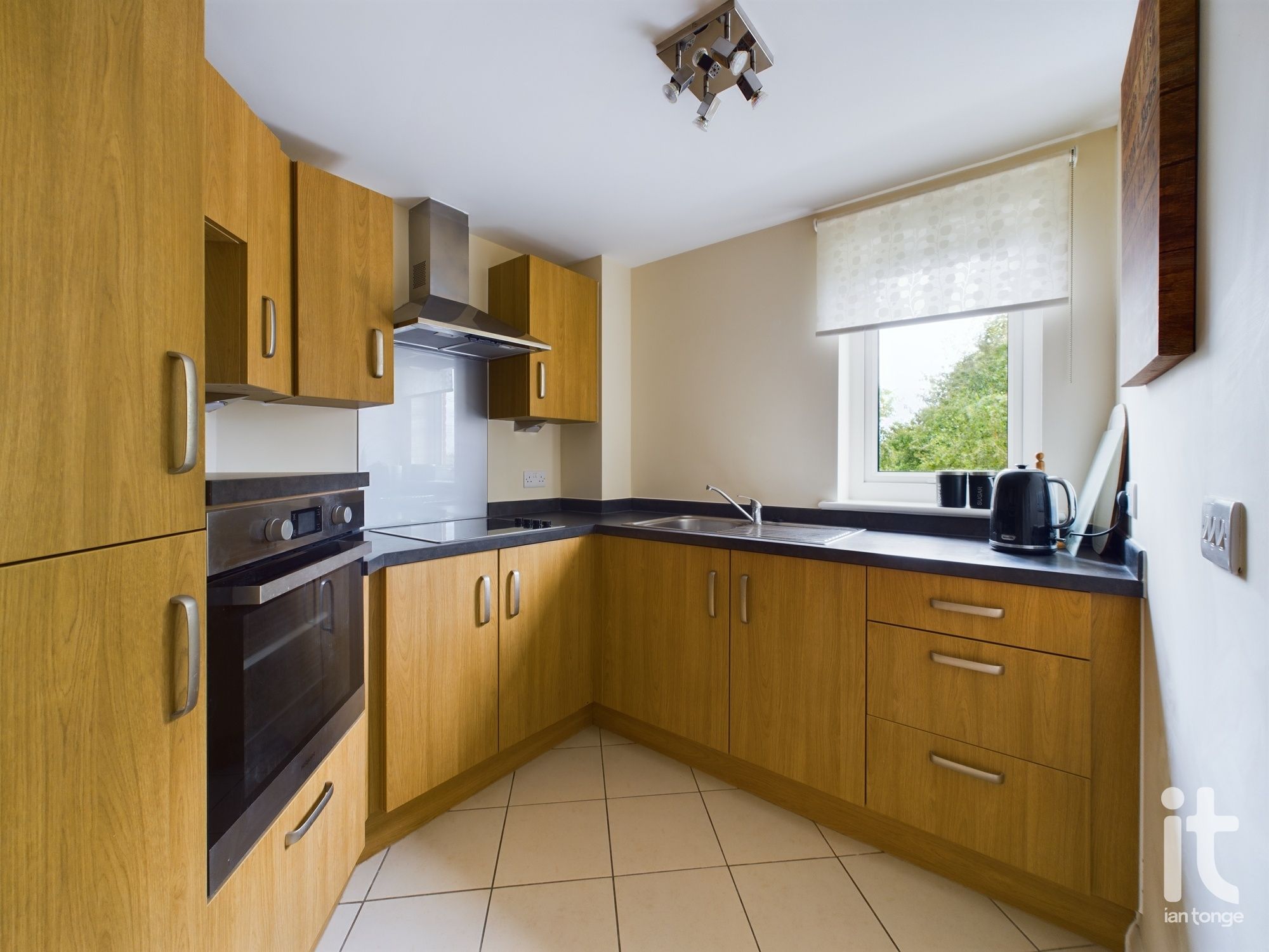 1 bedroom apartment flat/apartment Under Offer in Stockport - Photograph 9.