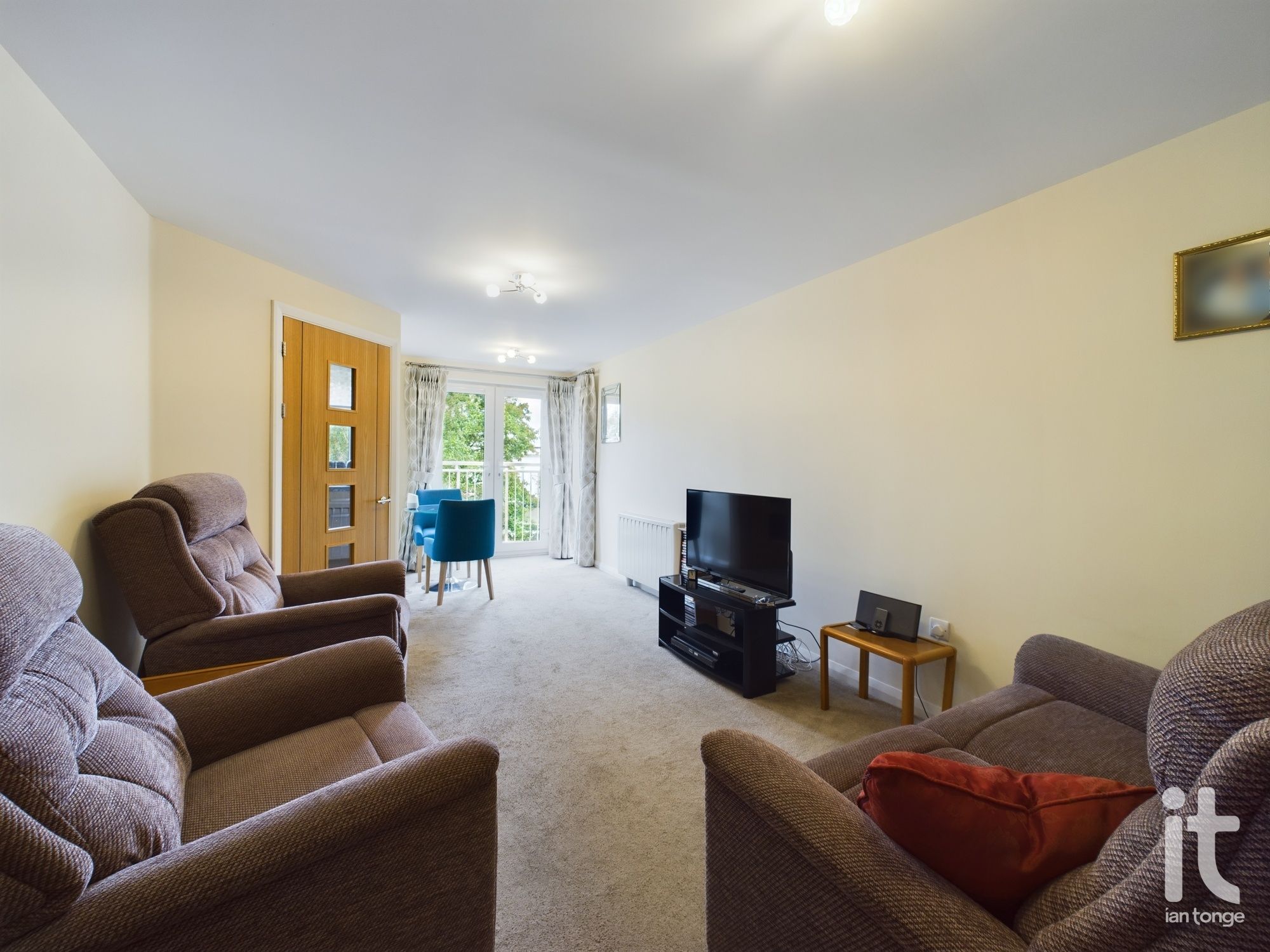 1 bedroom apartment flat/apartment Under Offer in Stockport - Photograph 11.