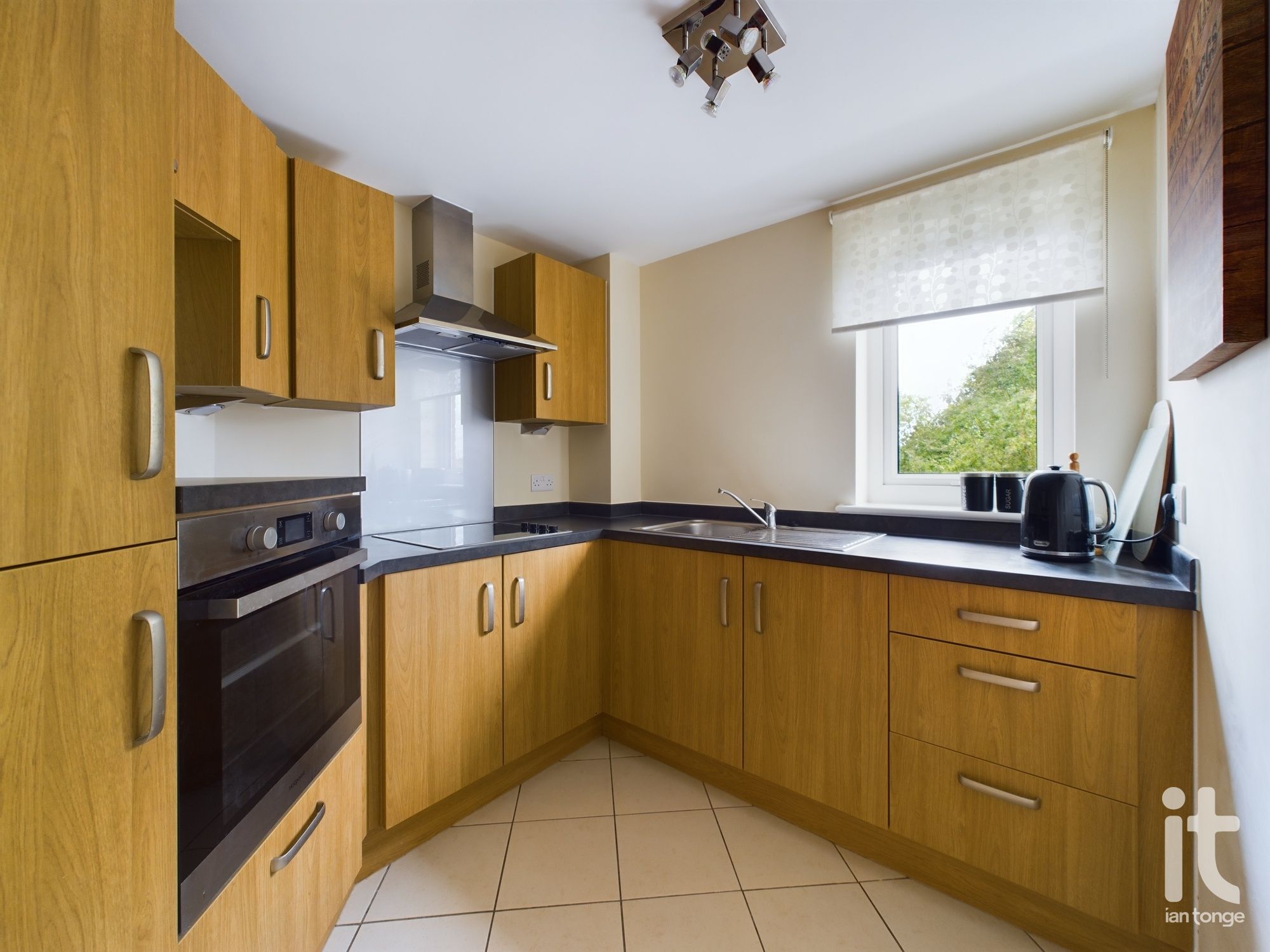1 bedroom apartment flat/apartment Under Offer in Stockport - Photograph 3.