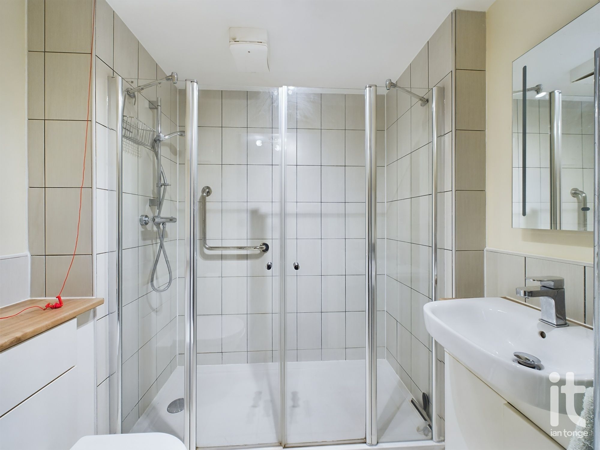 1 bedroom apartment flat/apartment Under Offer in Stockport - Photograph 2.