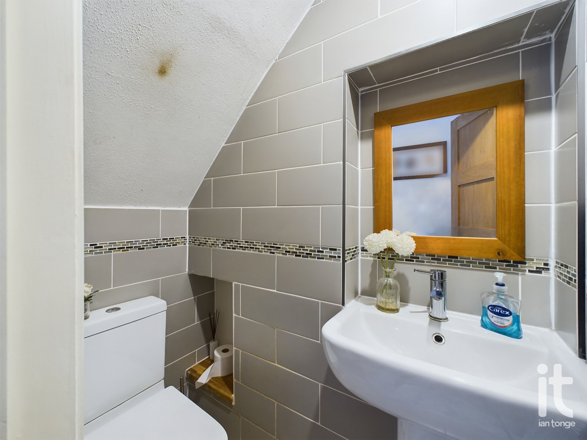 3 bedroom detached house Sold in Stockport - Photograph 7.