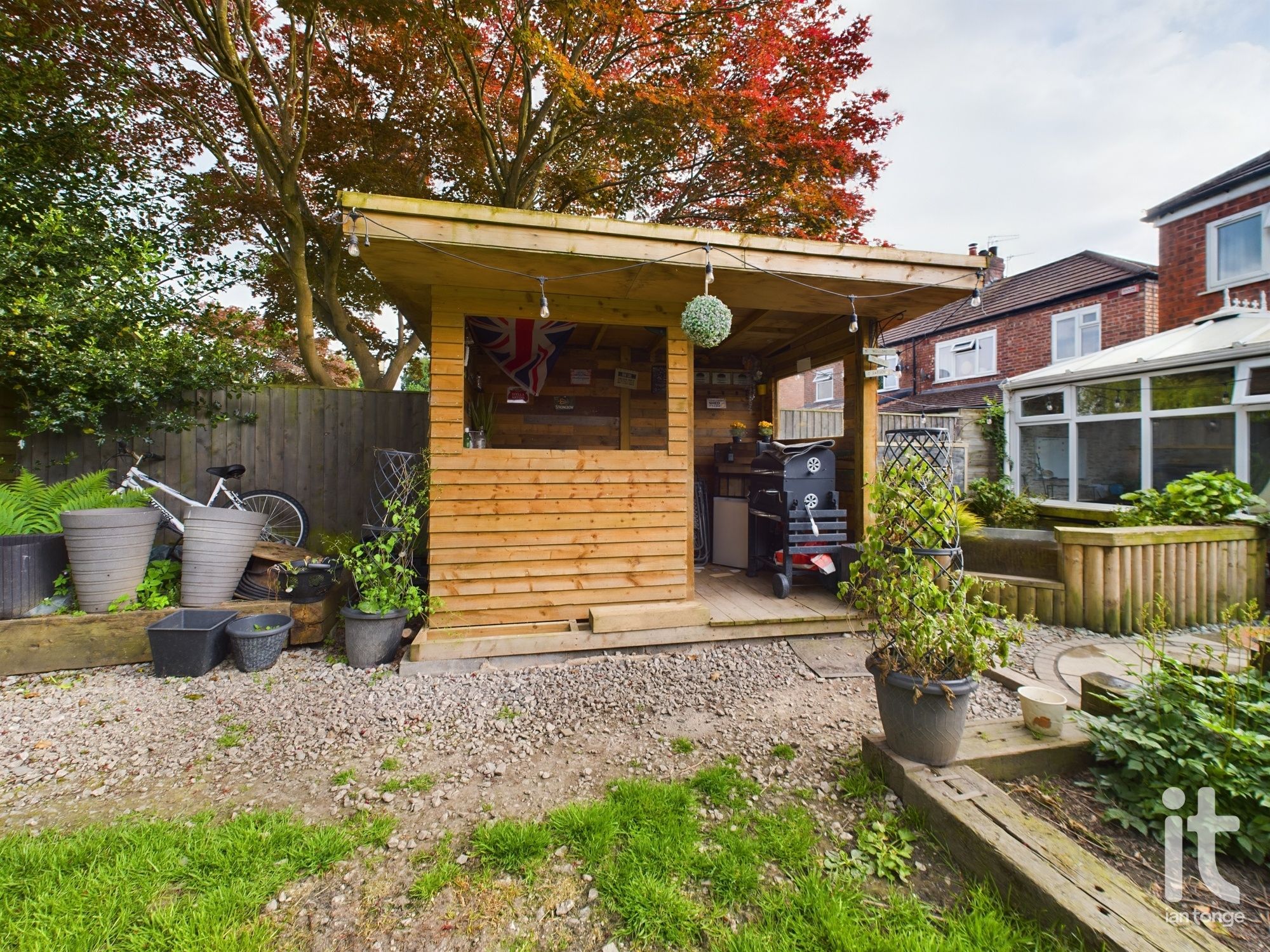 3 bedroom detached house Sold in Stockport - Photograph 25.
