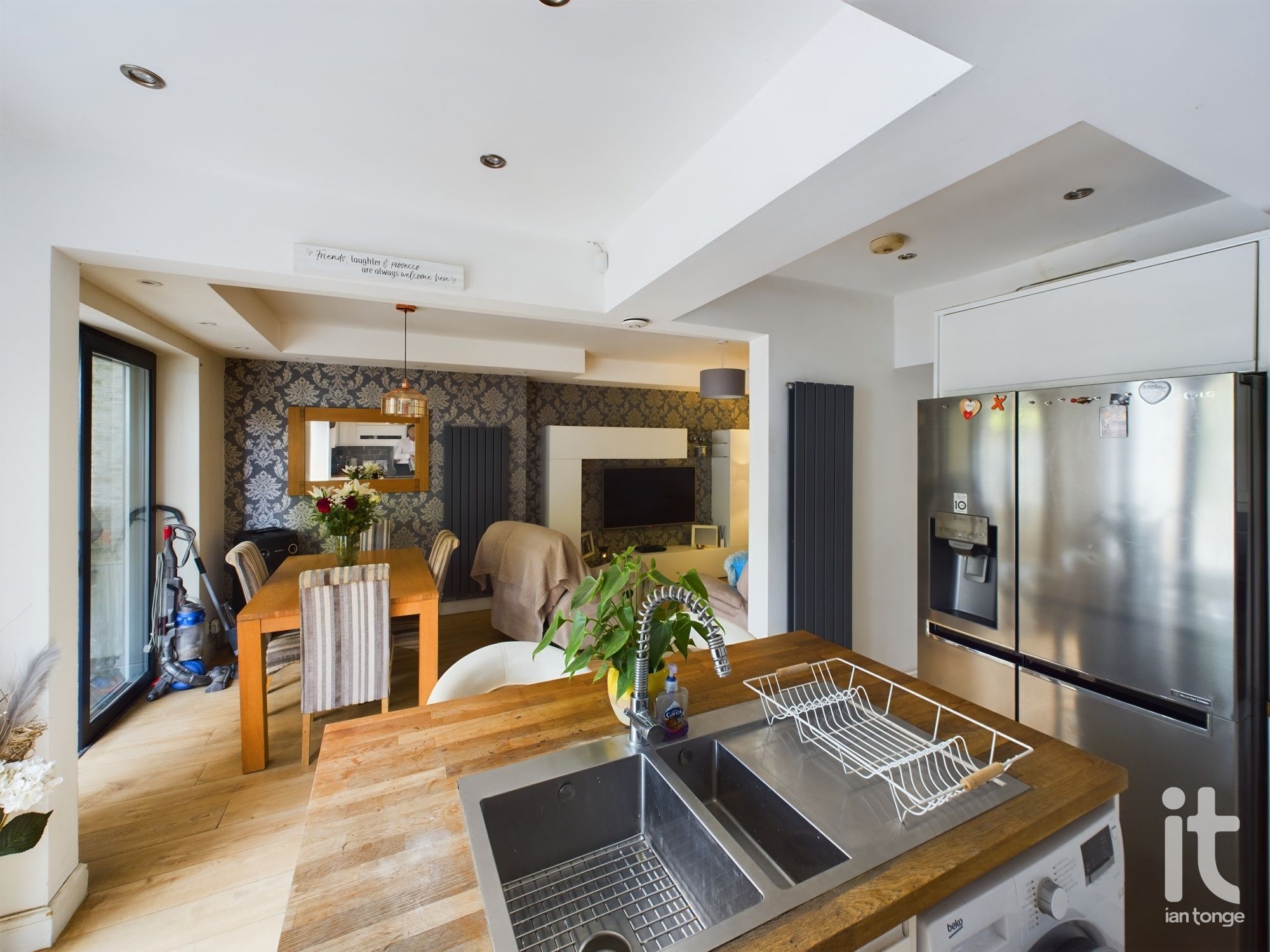 3 bedroom detached house Sold in Stockport - Photograph 2.