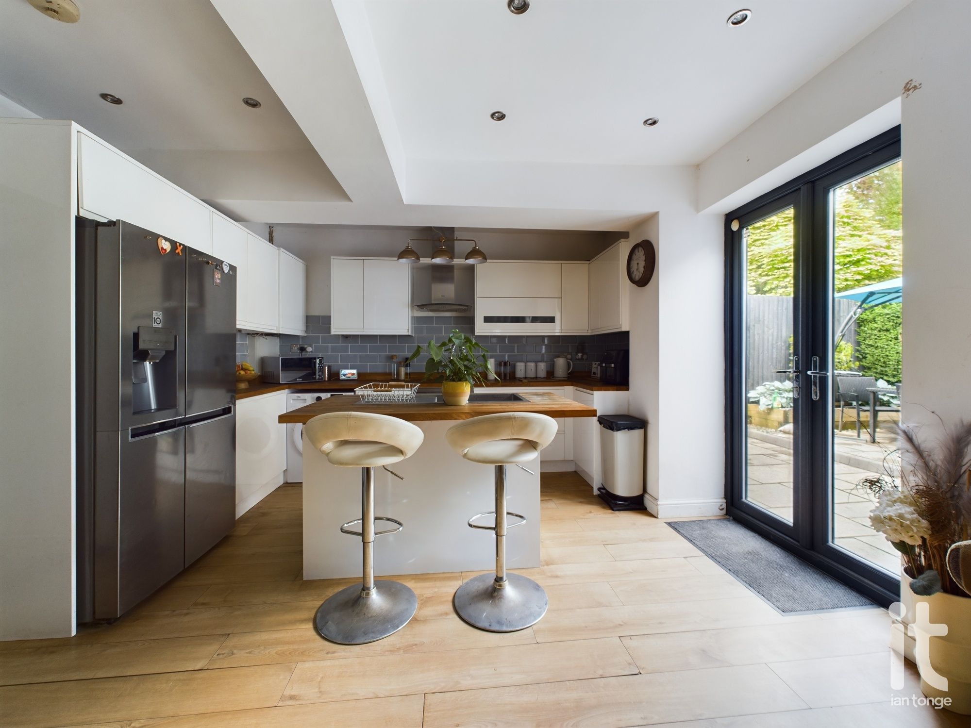 3 bedroom detached house Sold in Stockport - Photograph 8.