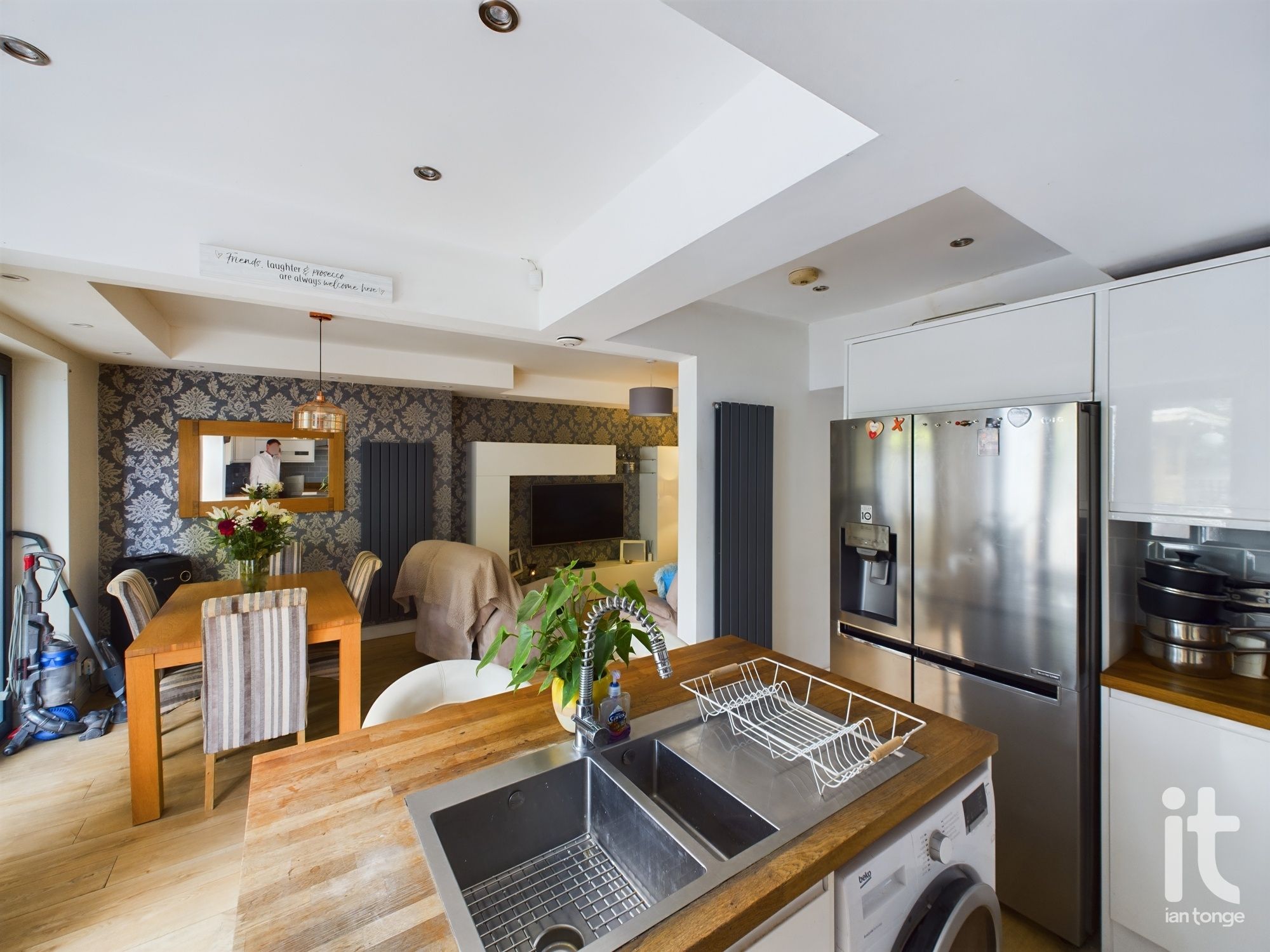 3 bedroom detached house Sold in Stockport - Photograph 10.