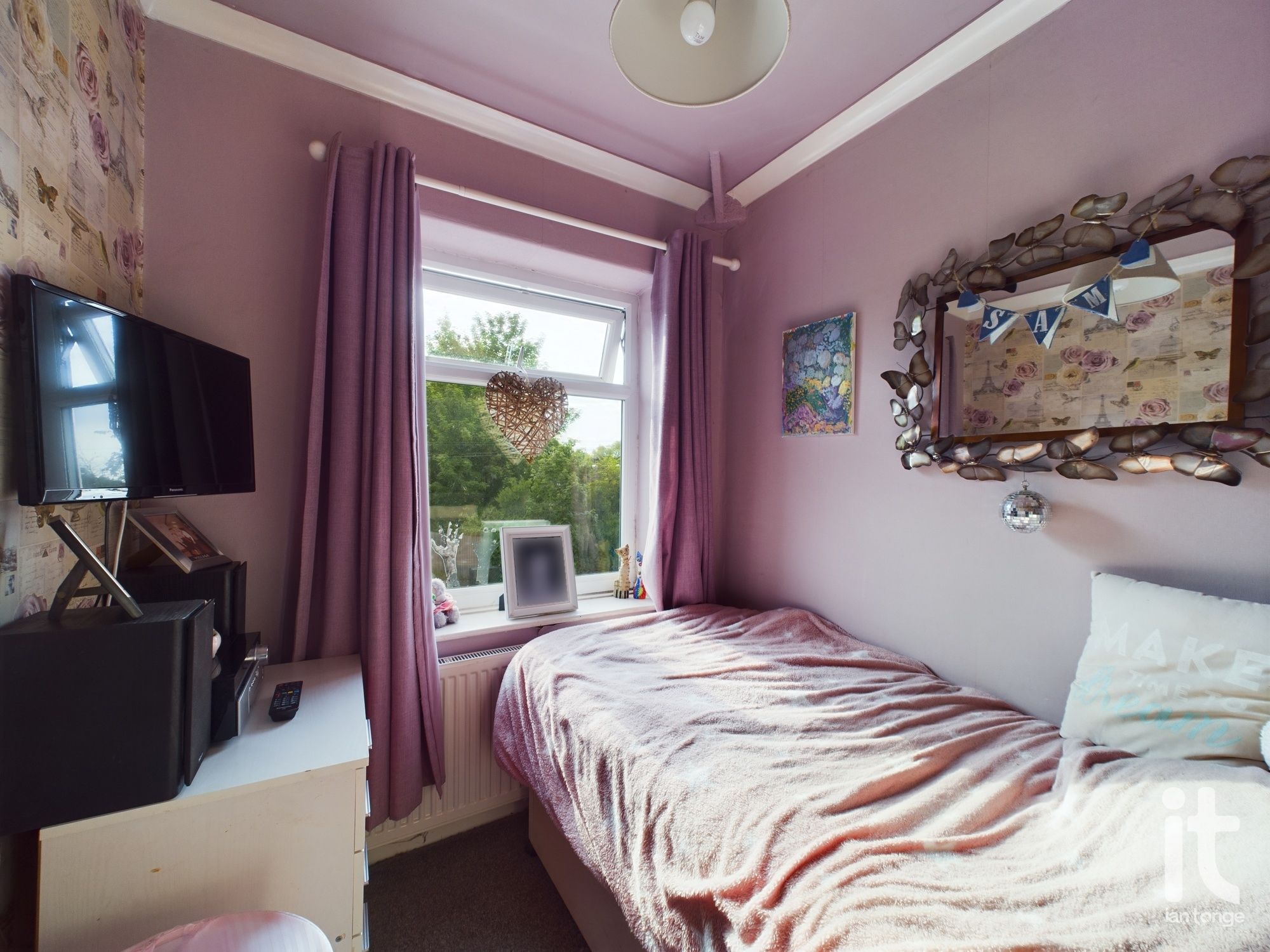 3 bedroom detached house Sold in Stockport - Photograph 17.