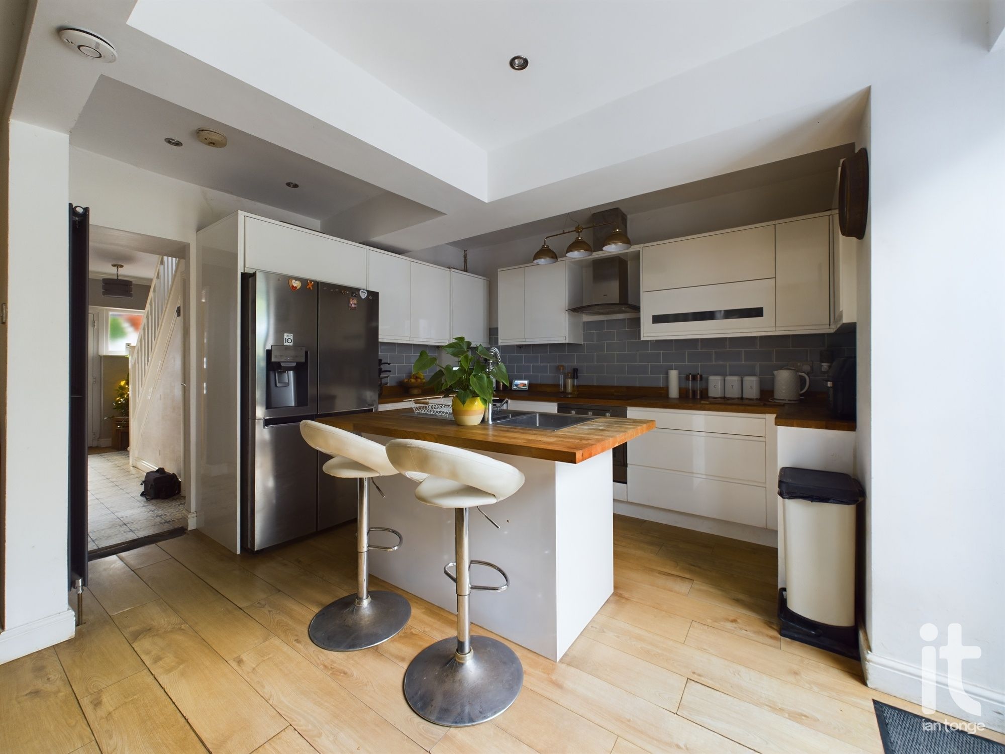 3 bedroom detached house Sold in Stockport - Photograph 9.