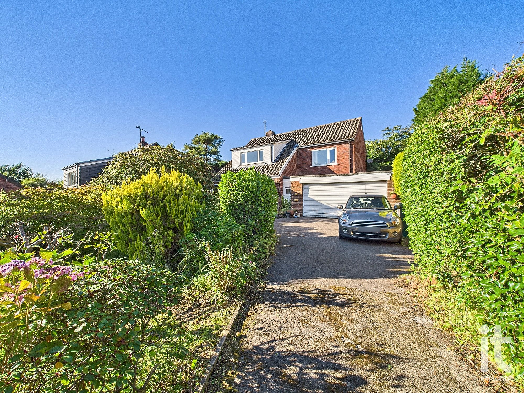 3 bedroom detached house For Sale in Stockport - Photograph 27.