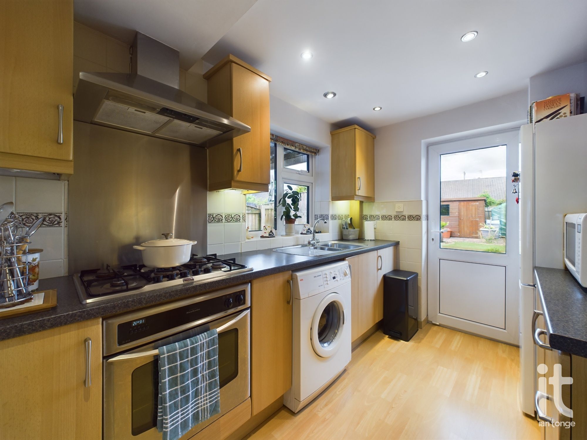 3 bedroom semi-detached house Under Offer in Stockport - Photograph 16.