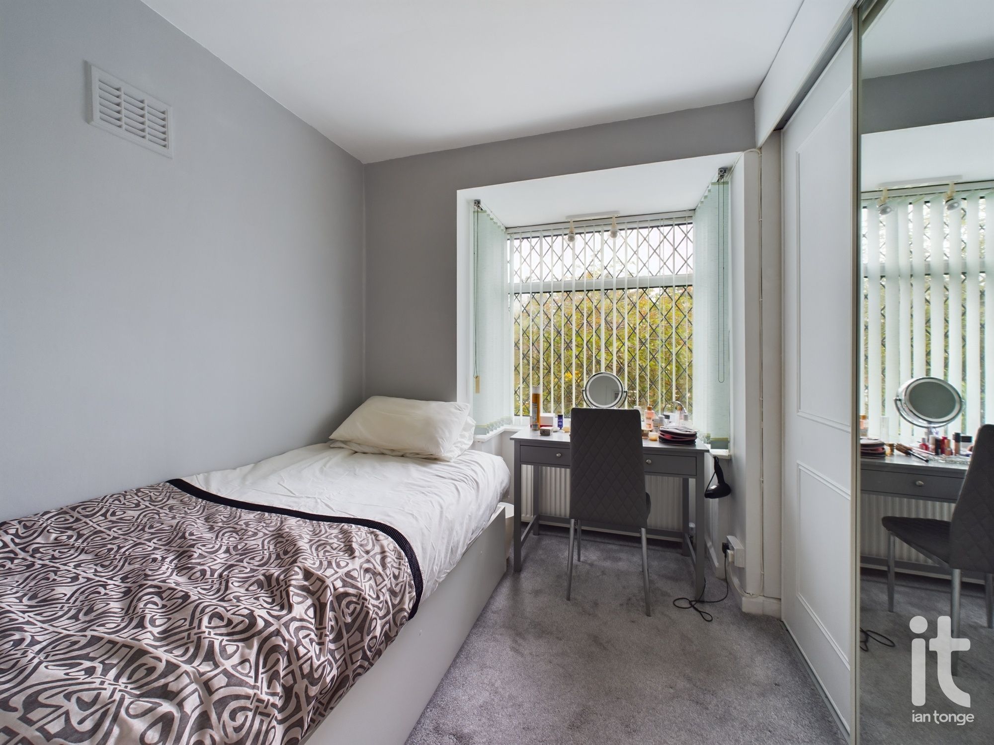 3 bedroom detached house SSTC in Stockport - Photograph 16.