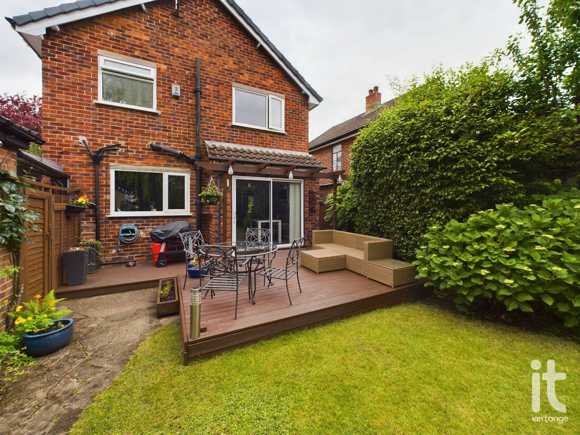3 bedroom detached house SSTC in Stockport - Photograph 23.