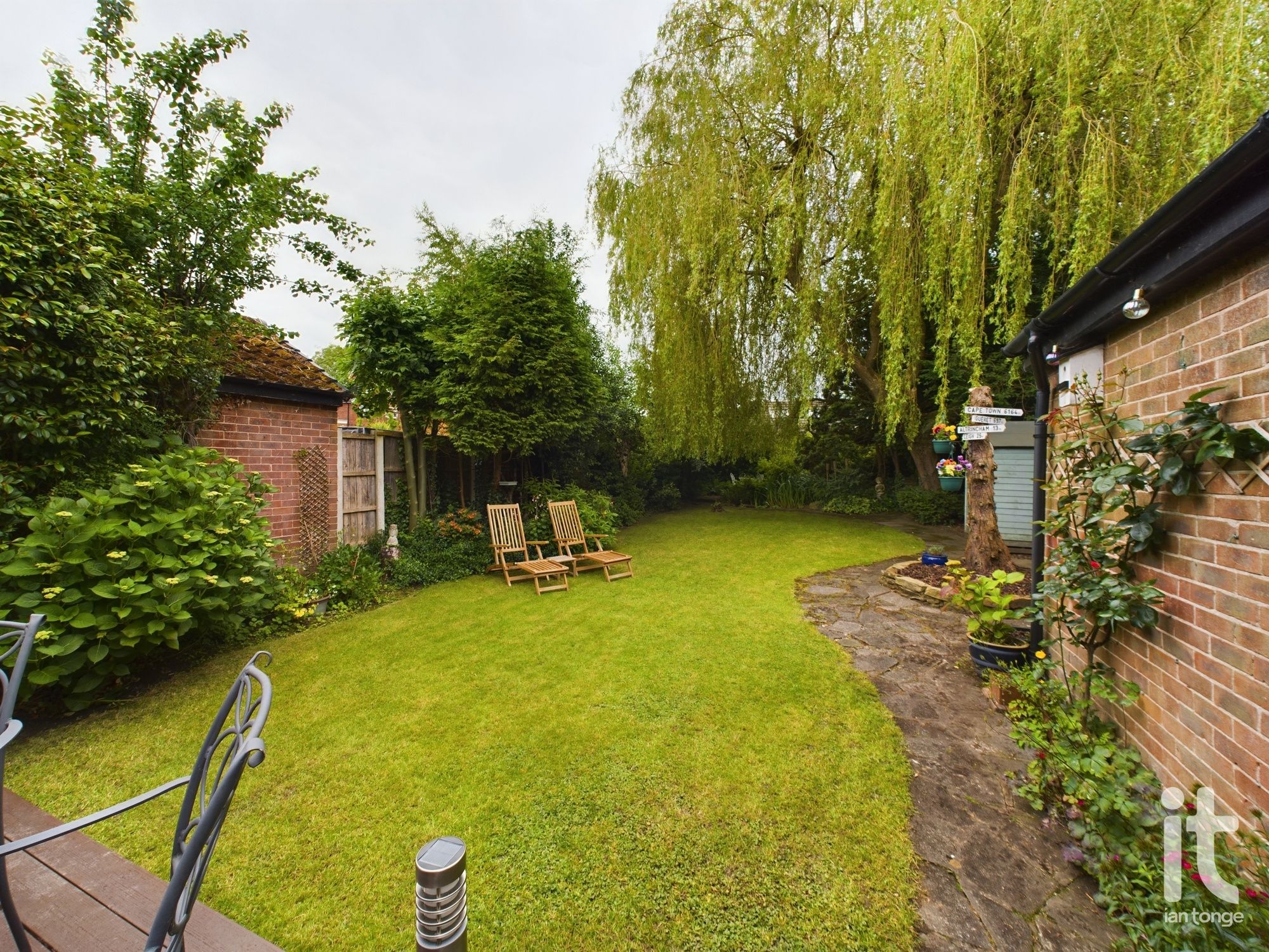 3 bedroom detached house SSTC in Stockport - Photograph 3.