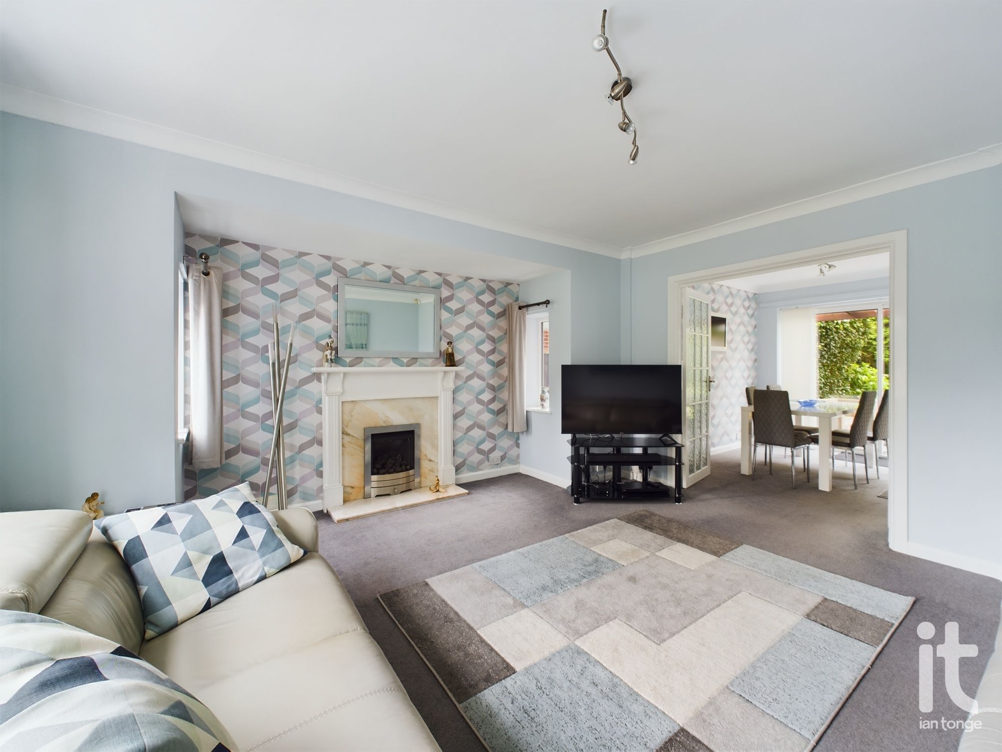 3 bedroom detached house SSTC in Stockport - Photograph 7.