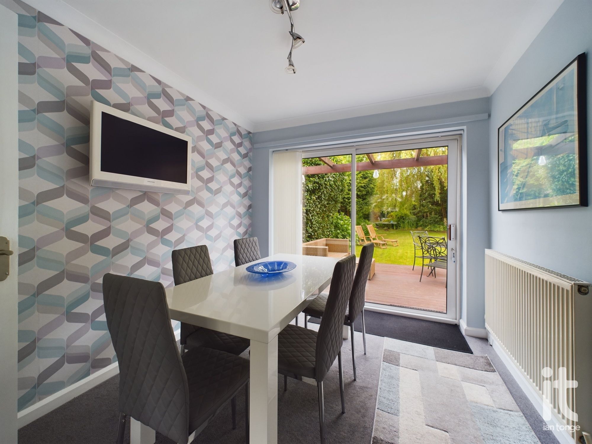 3 bedroom detached house SSTC in Stockport - Photograph 9.