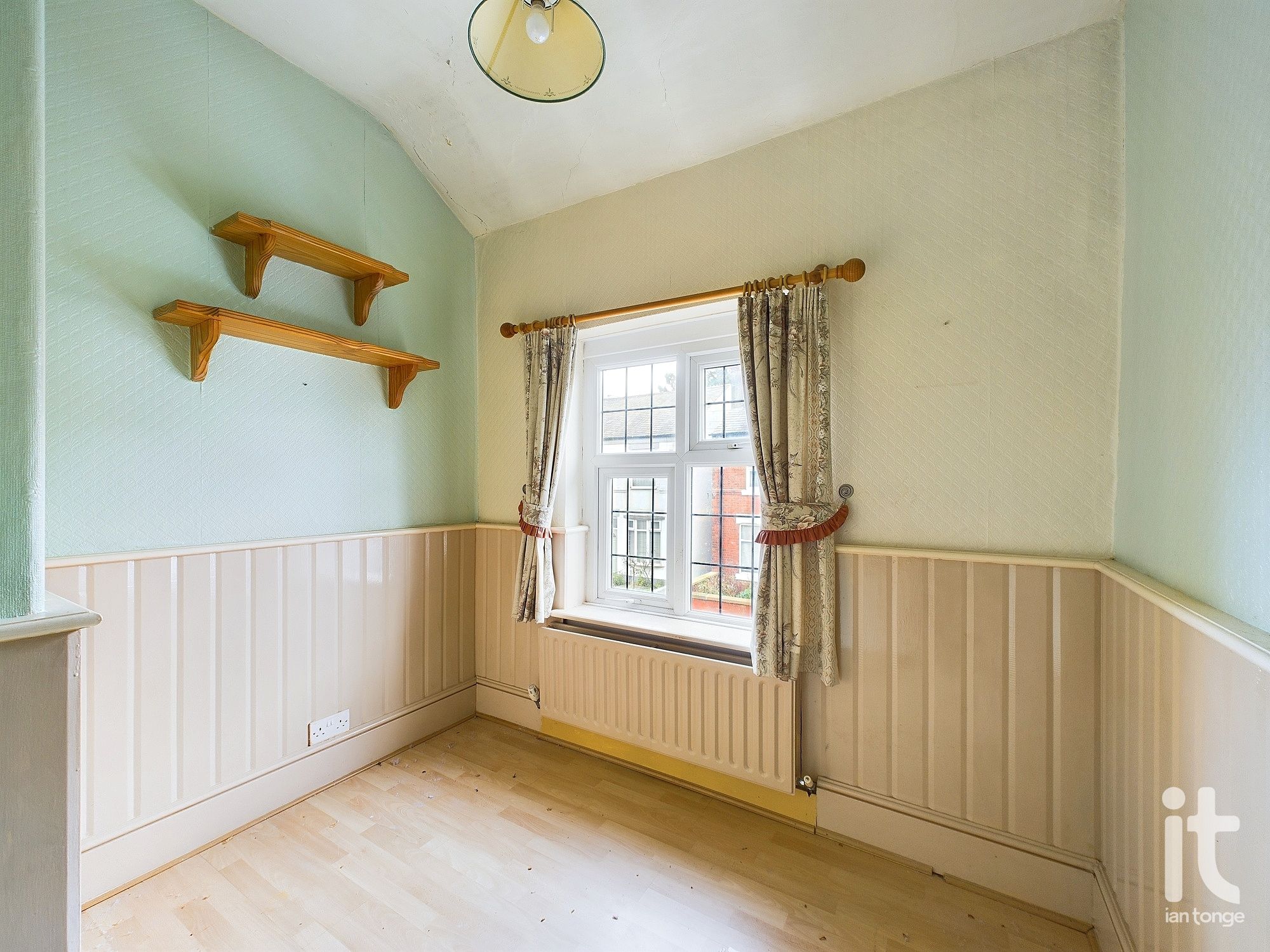 3 bedroom semi-detached house SSTC in Stockport - Photograph 12.