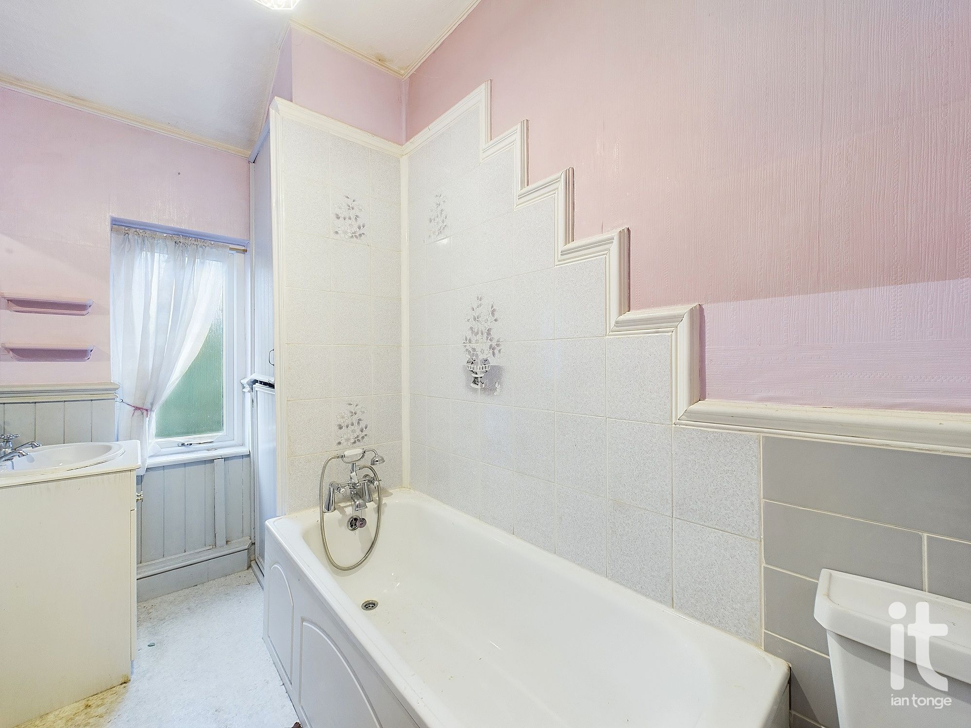 3 bedroom semi-detached house SSTC in Stockport - Photograph 16.