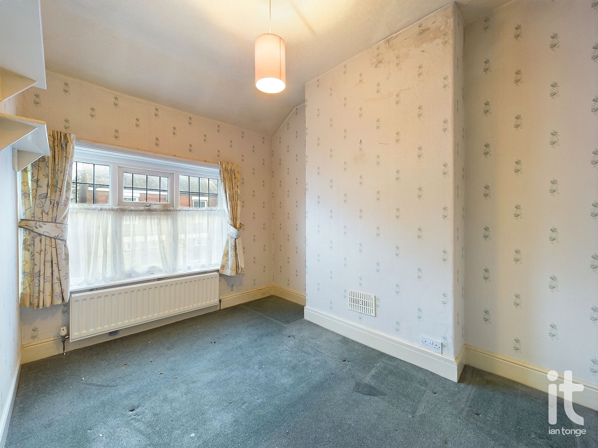 3 bedroom semi-detached house SSTC in Stockport - Photograph 11.
