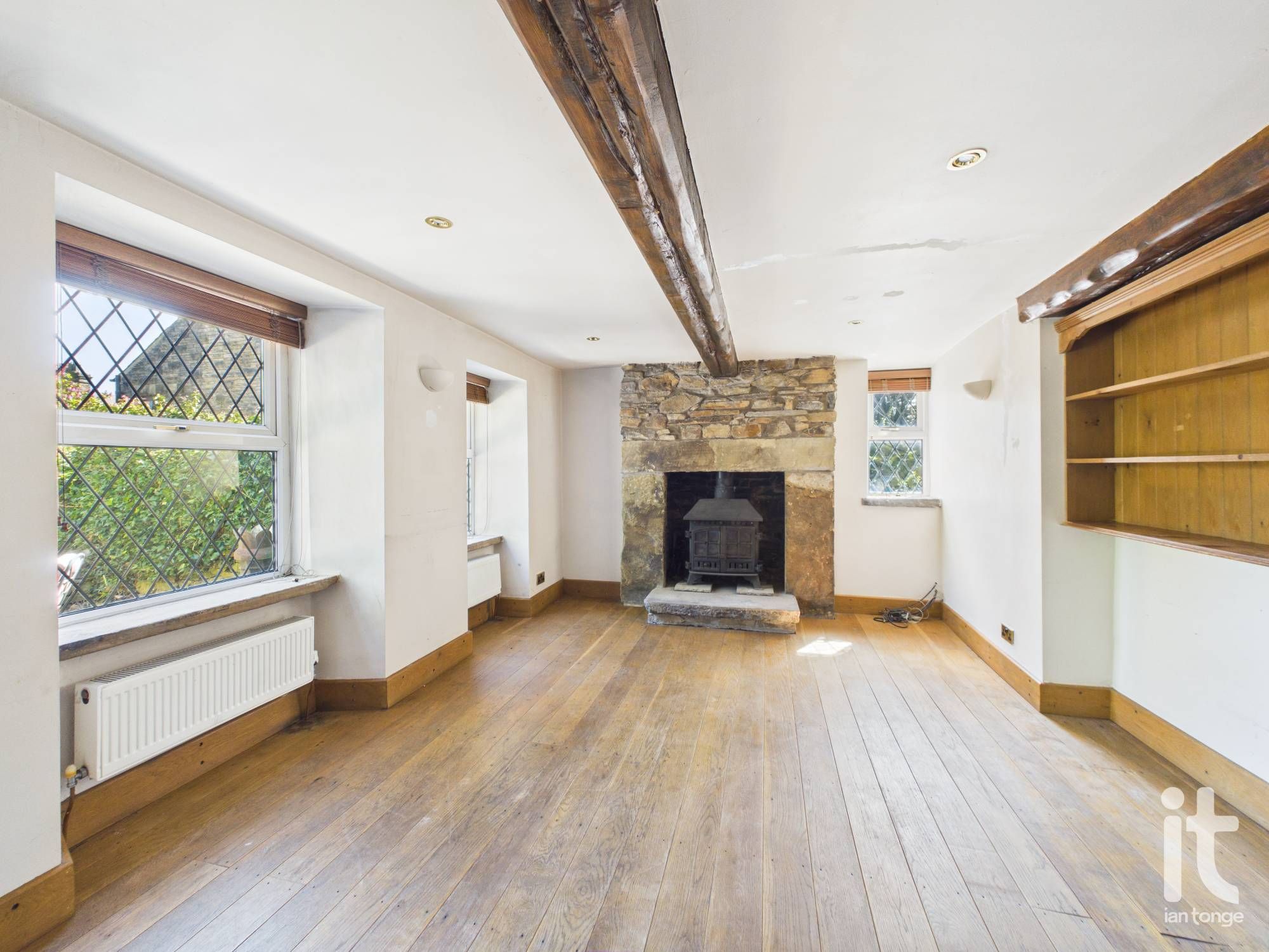 4 bedroom detached house For Sale in High Peak - Photograph 8.