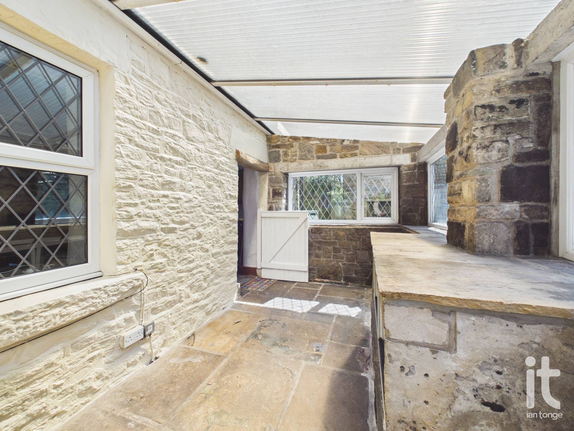 4 bedroom detached house For Sale in High Peak - Photograph 10.