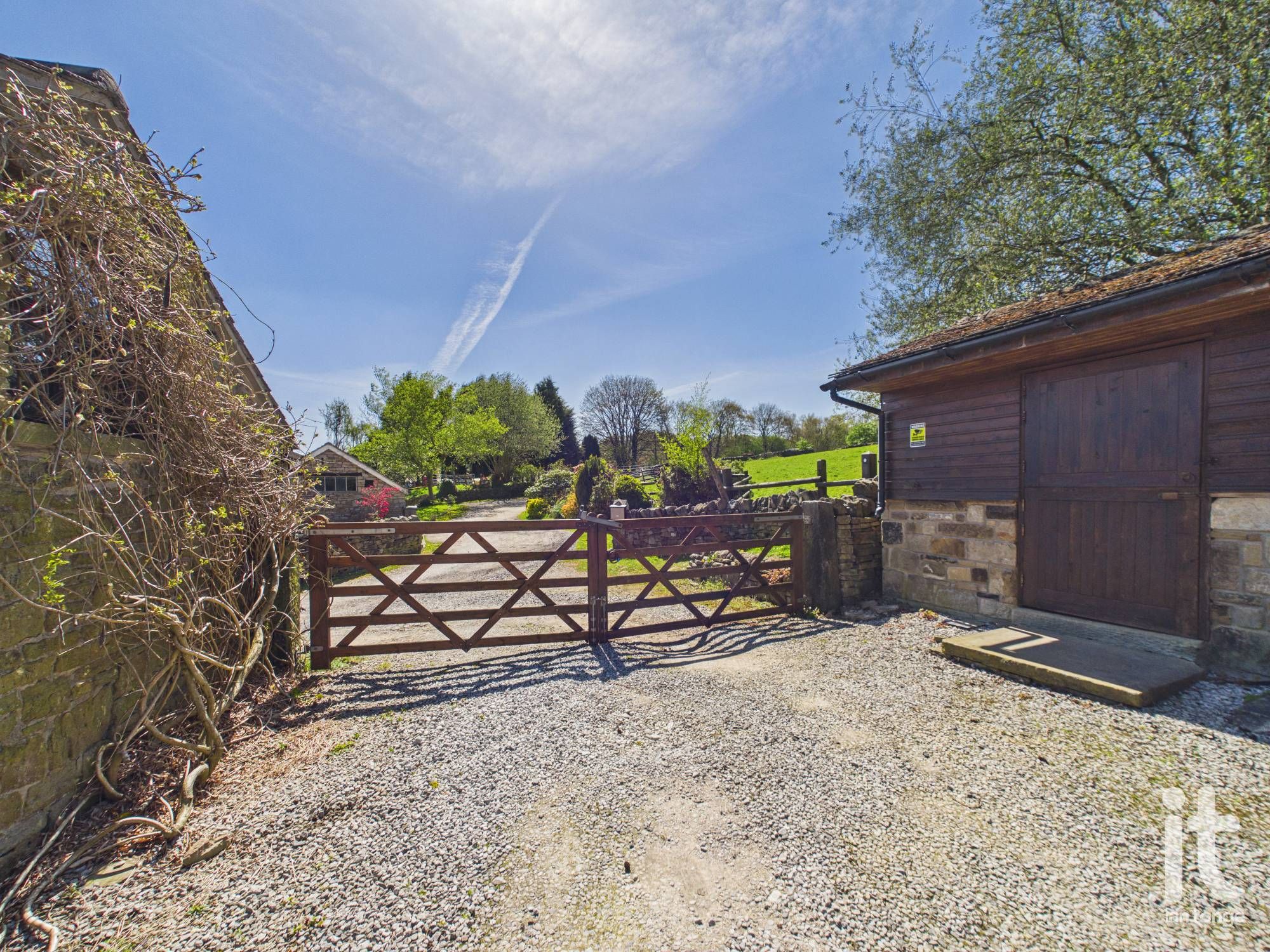 4 bedroom detached house For Sale in High Peak - Photograph 29.