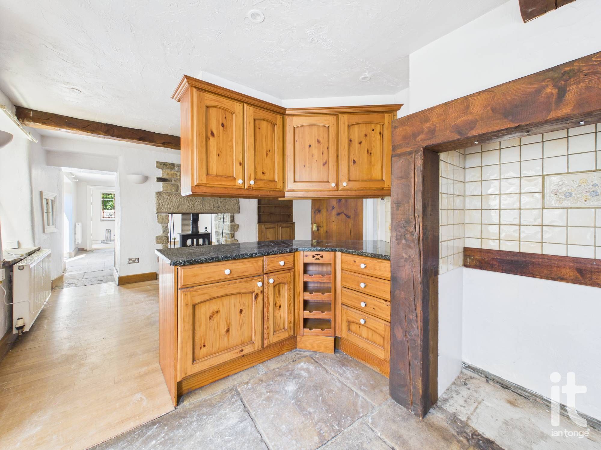 4 bedroom detached house For Sale in High Peak - Photograph 7.