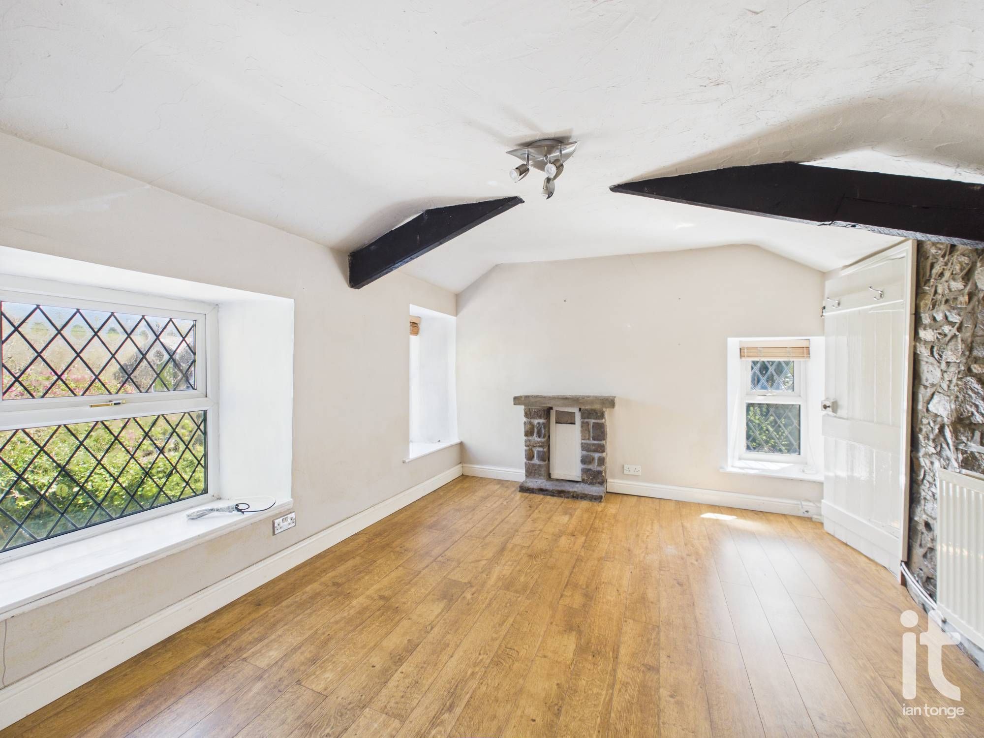 4 bedroom detached house For Sale in High Peak - Photograph 13.