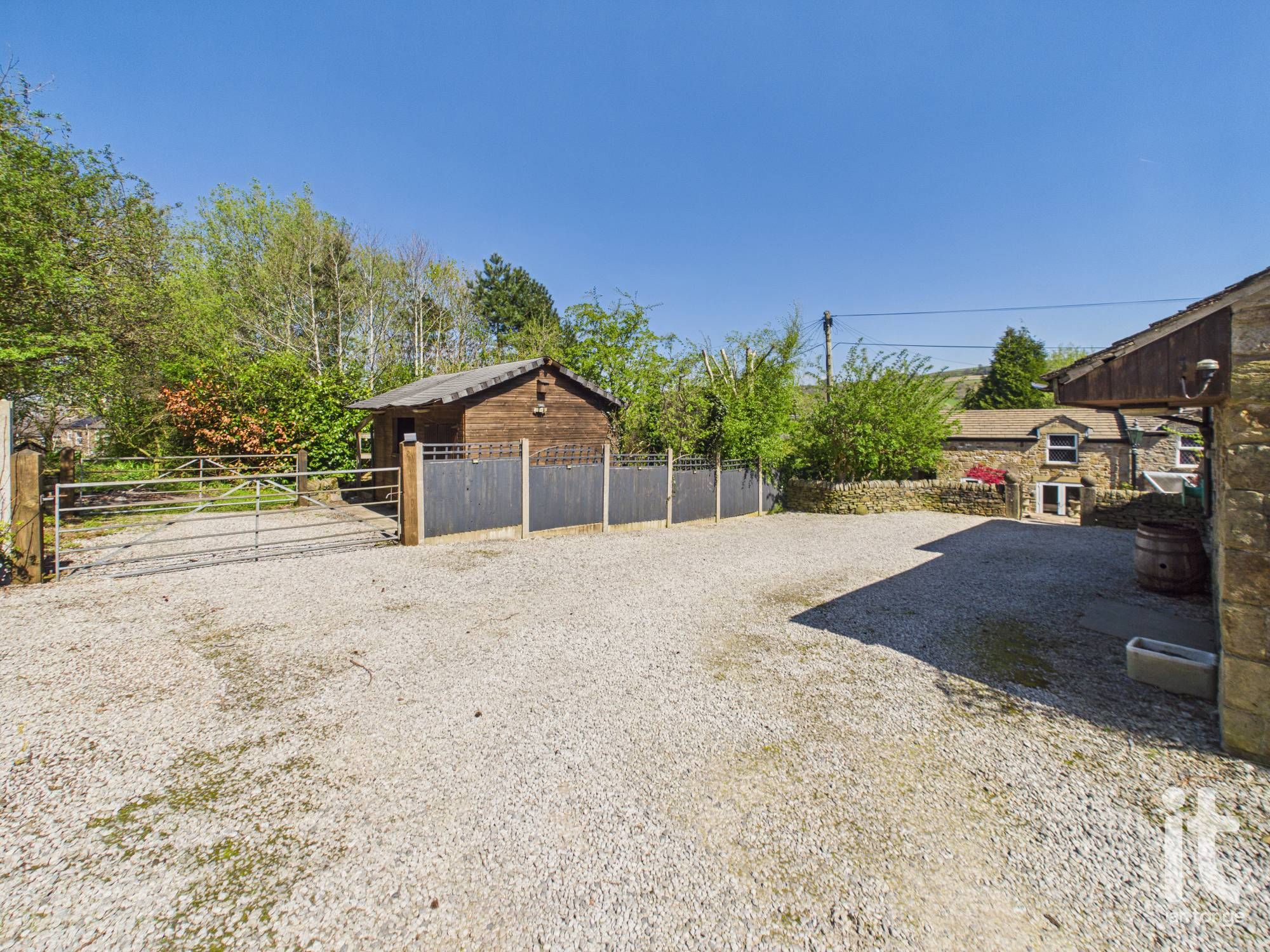 4 bedroom detached house For Sale in High Peak - Photograph 30.