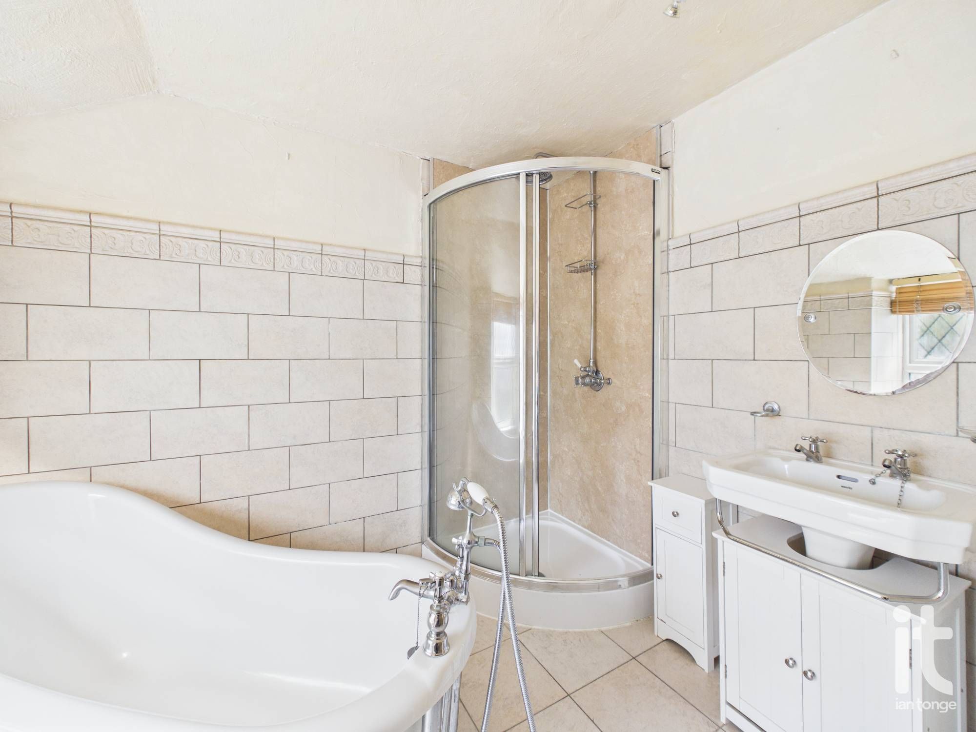 4 bedroom detached house For Sale in High Peak - Photograph 17.