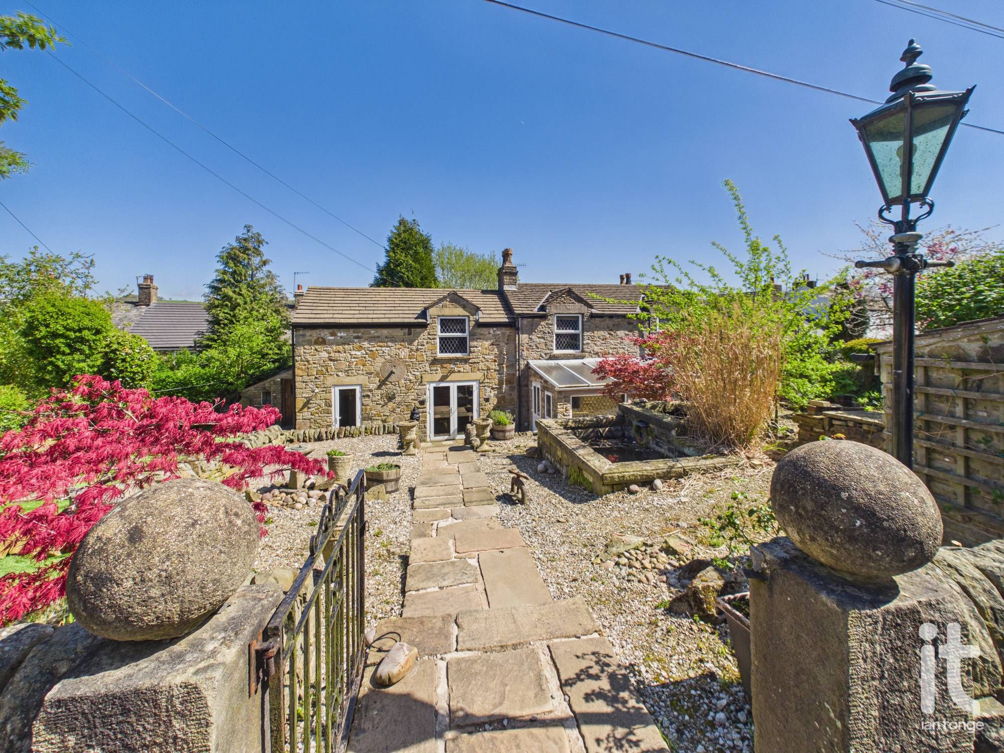 4 bedroom detached house For Sale in High Peak - Photograph 1.