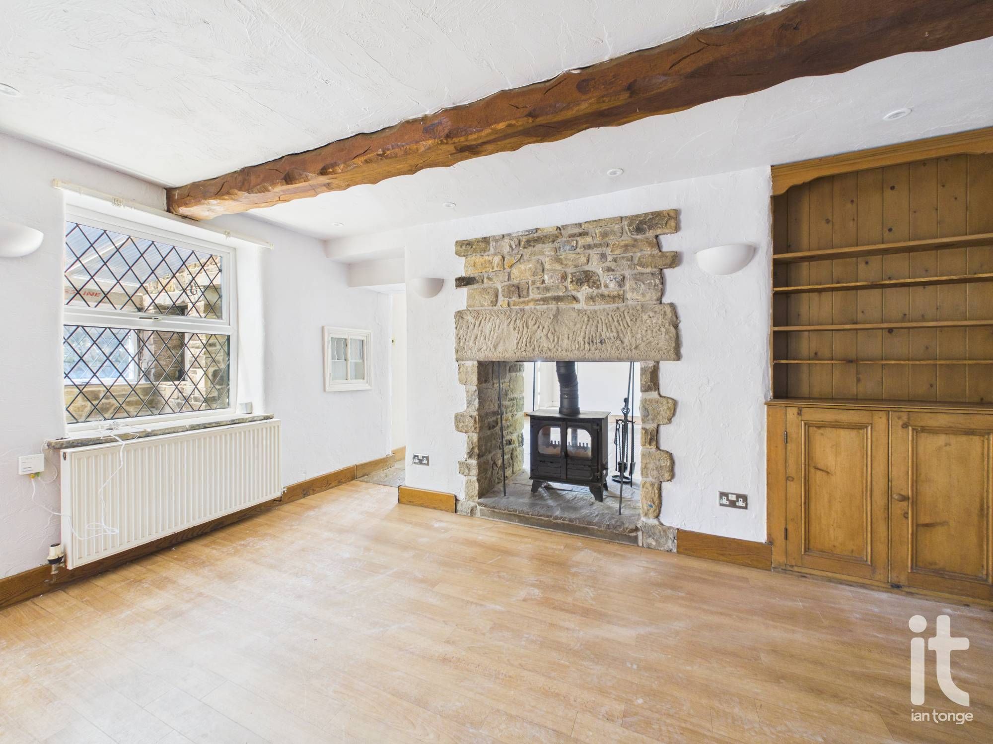 4 bedroom detached house For Sale in High Peak - Property photograph.