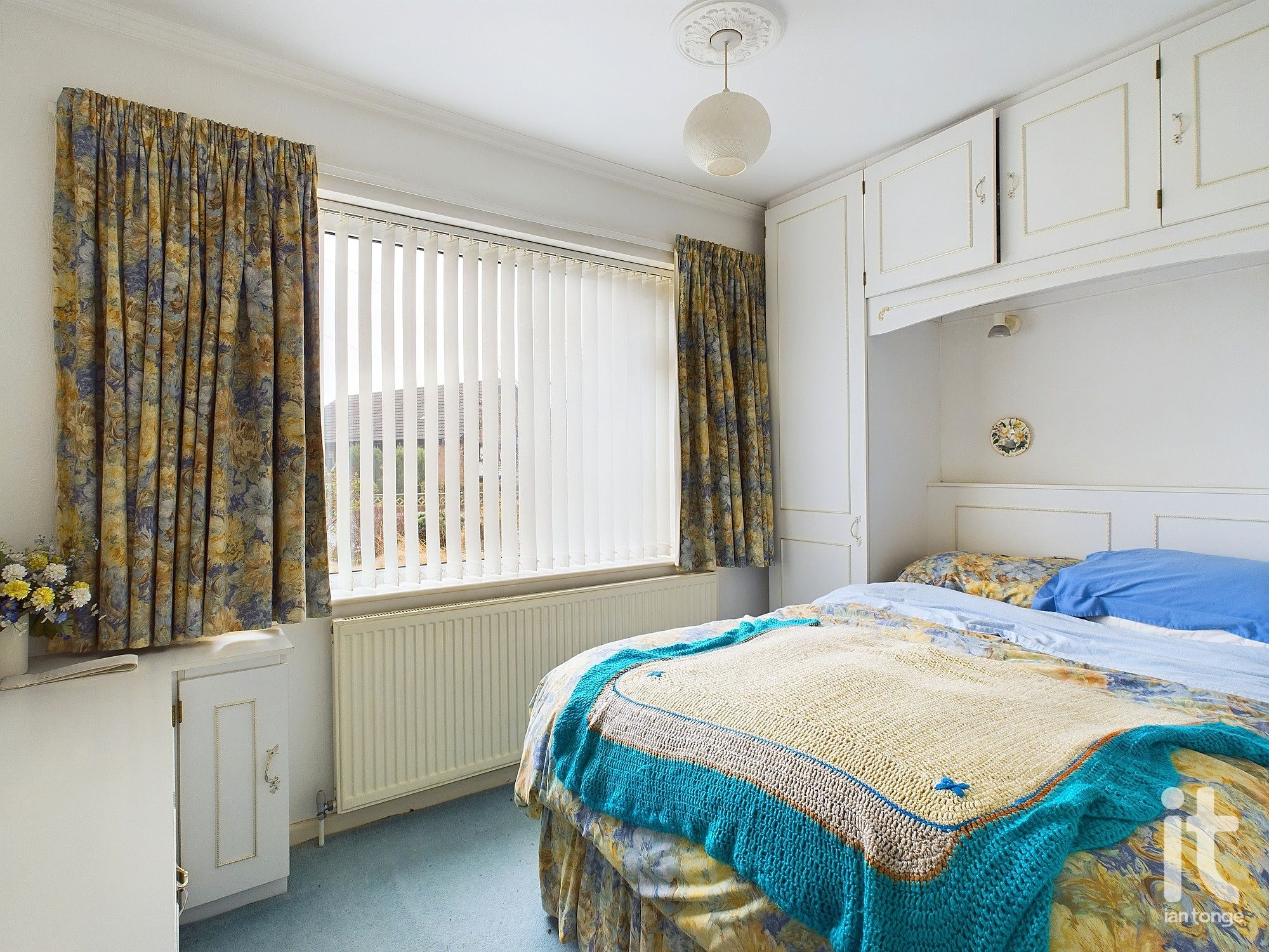 3 bedroom detached bungalow SSTC in Stockport - Photograph 5.