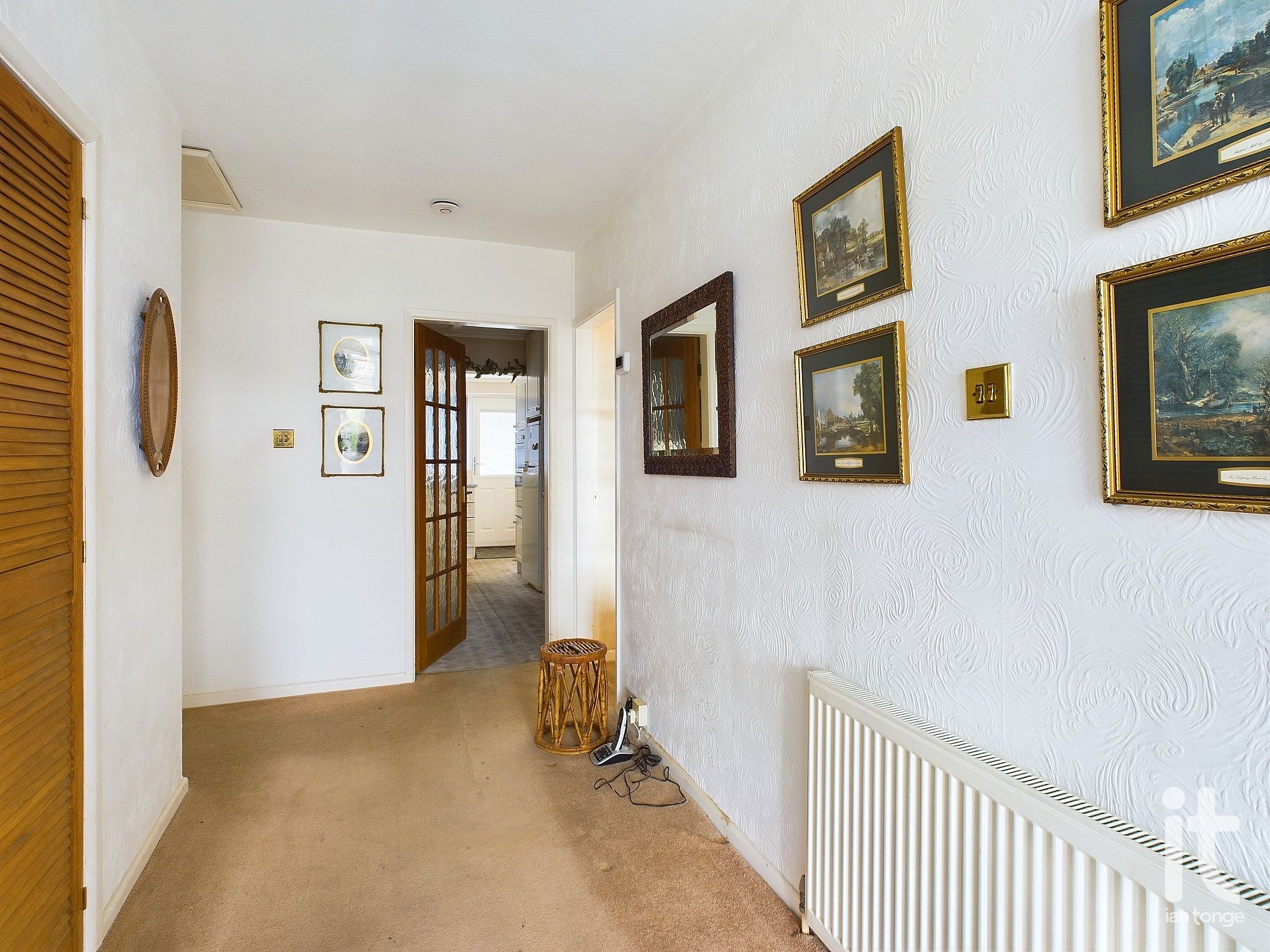 3 bedroom detached bungalow SSTC in Stockport - Photograph 4.