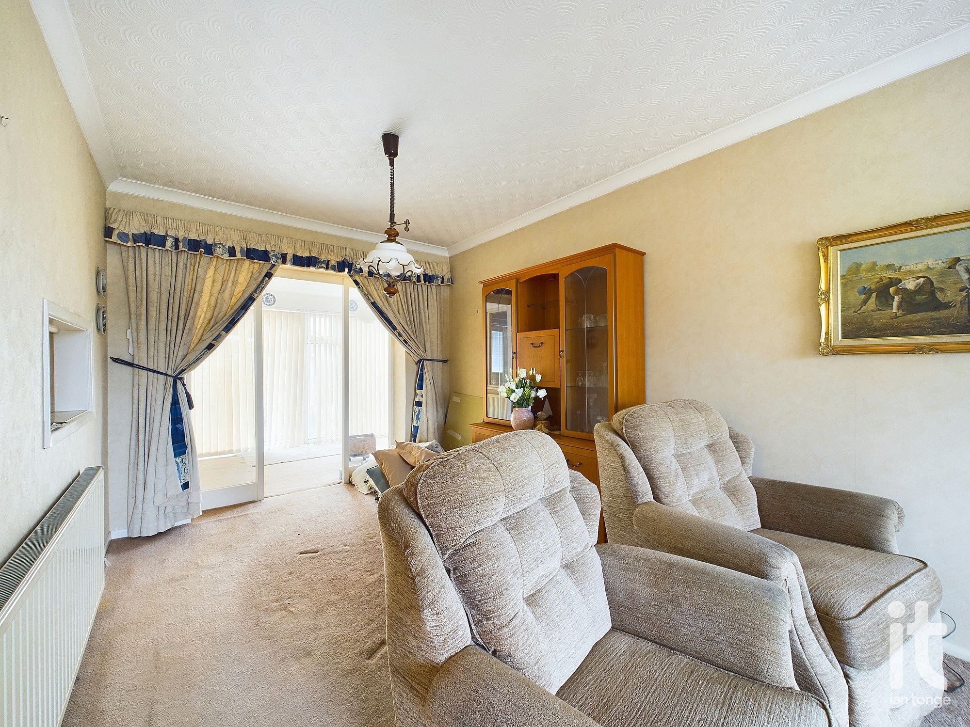 3 bedroom detached bungalow SSTC in Stockport - Photograph 10.