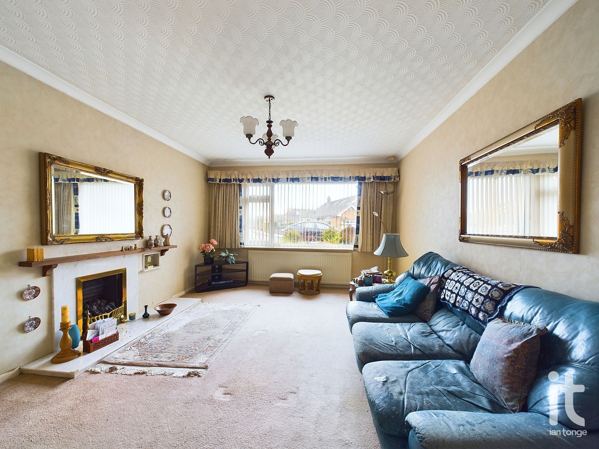 3 bedroom detached bungalow SSTC in Stockport - Photograph 3.