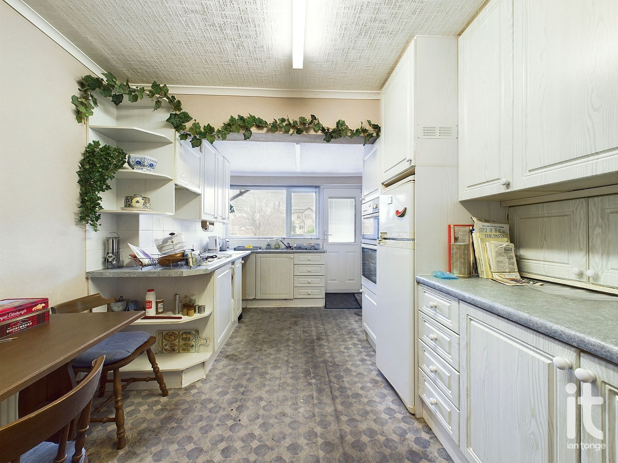 3 bedroom detached bungalow SSTC in Stockport - Photograph 14.