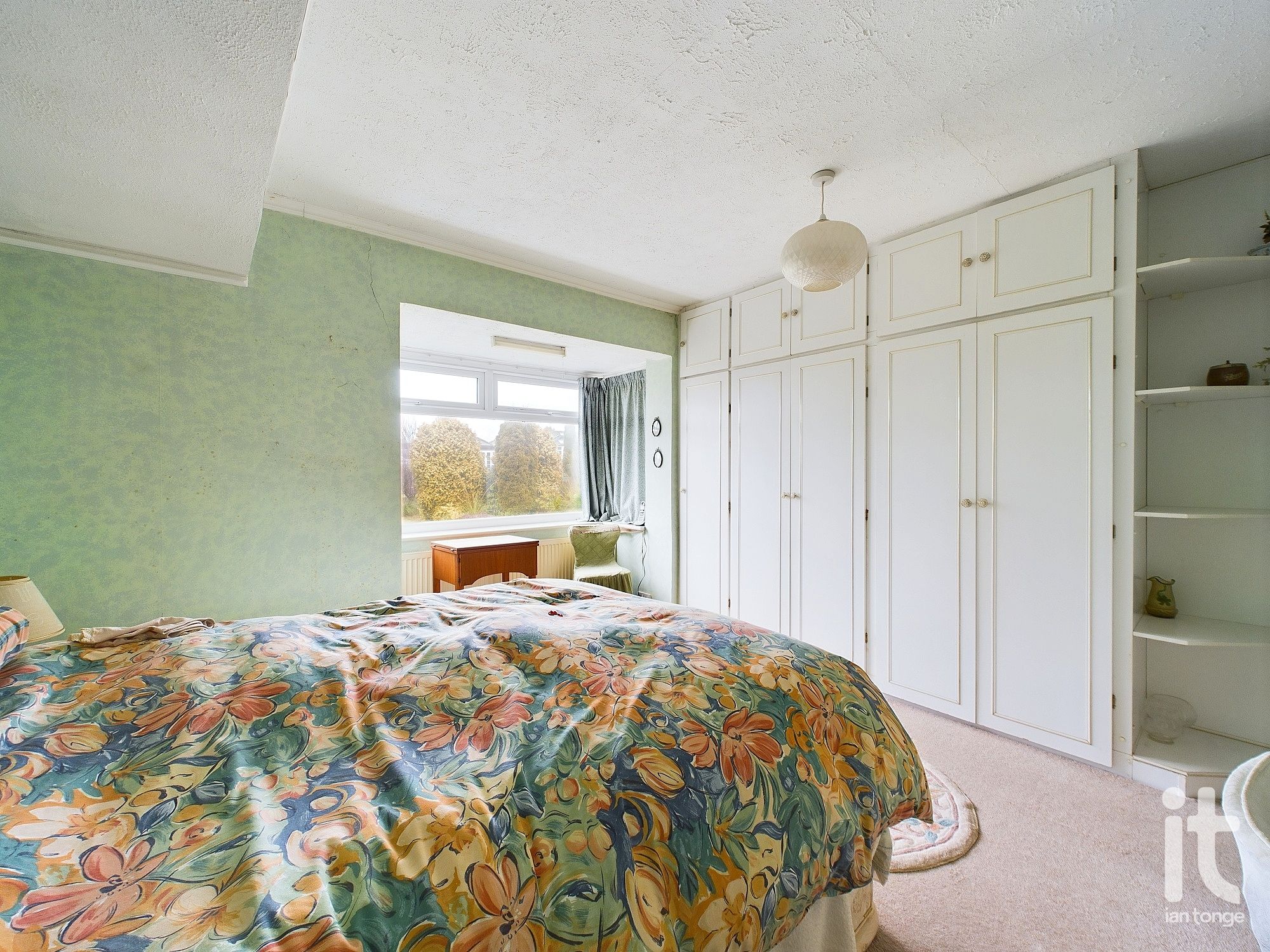 3 bedroom detached bungalow SSTC in Stockport - Photograph 22.