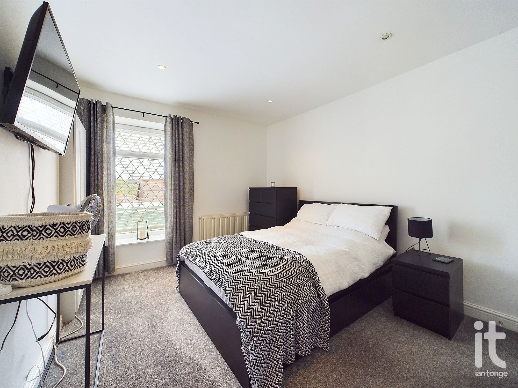 2 bedroom mid terraced house For Sale in Disley - Photograph 19.