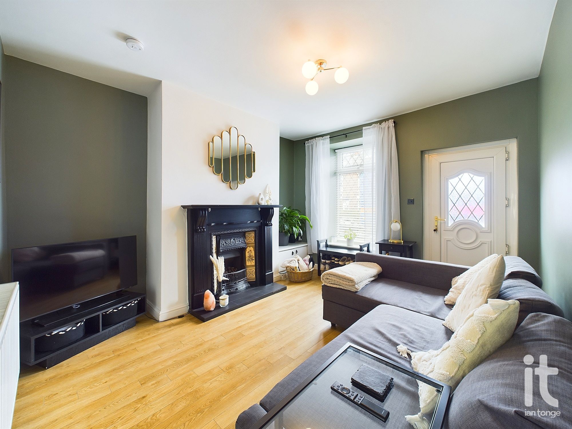 2 bedroom mid terraced house For Sale in Disley - Photograph 5.