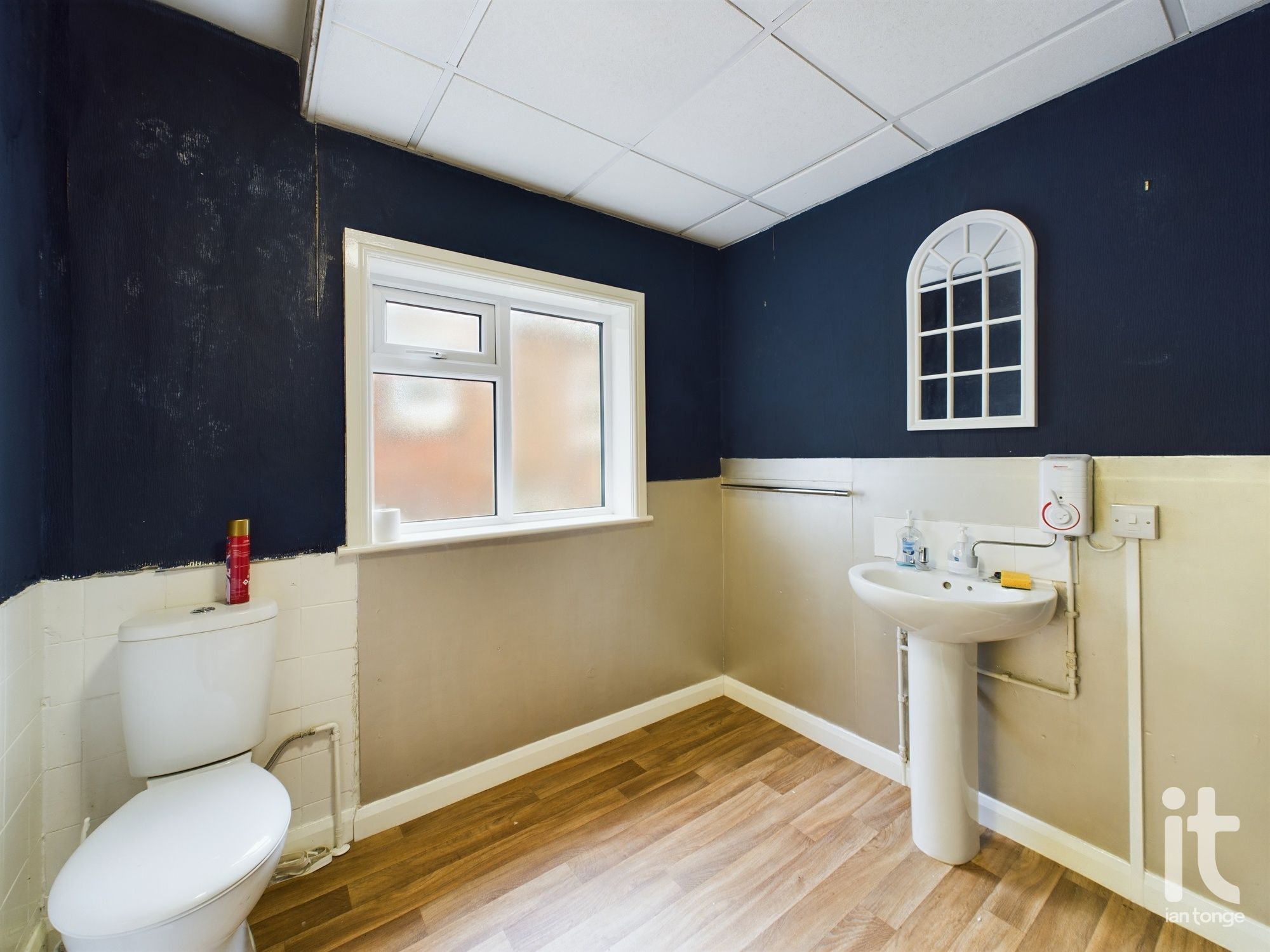 Commercial Property For Sale in Tameside - Photograph 15.