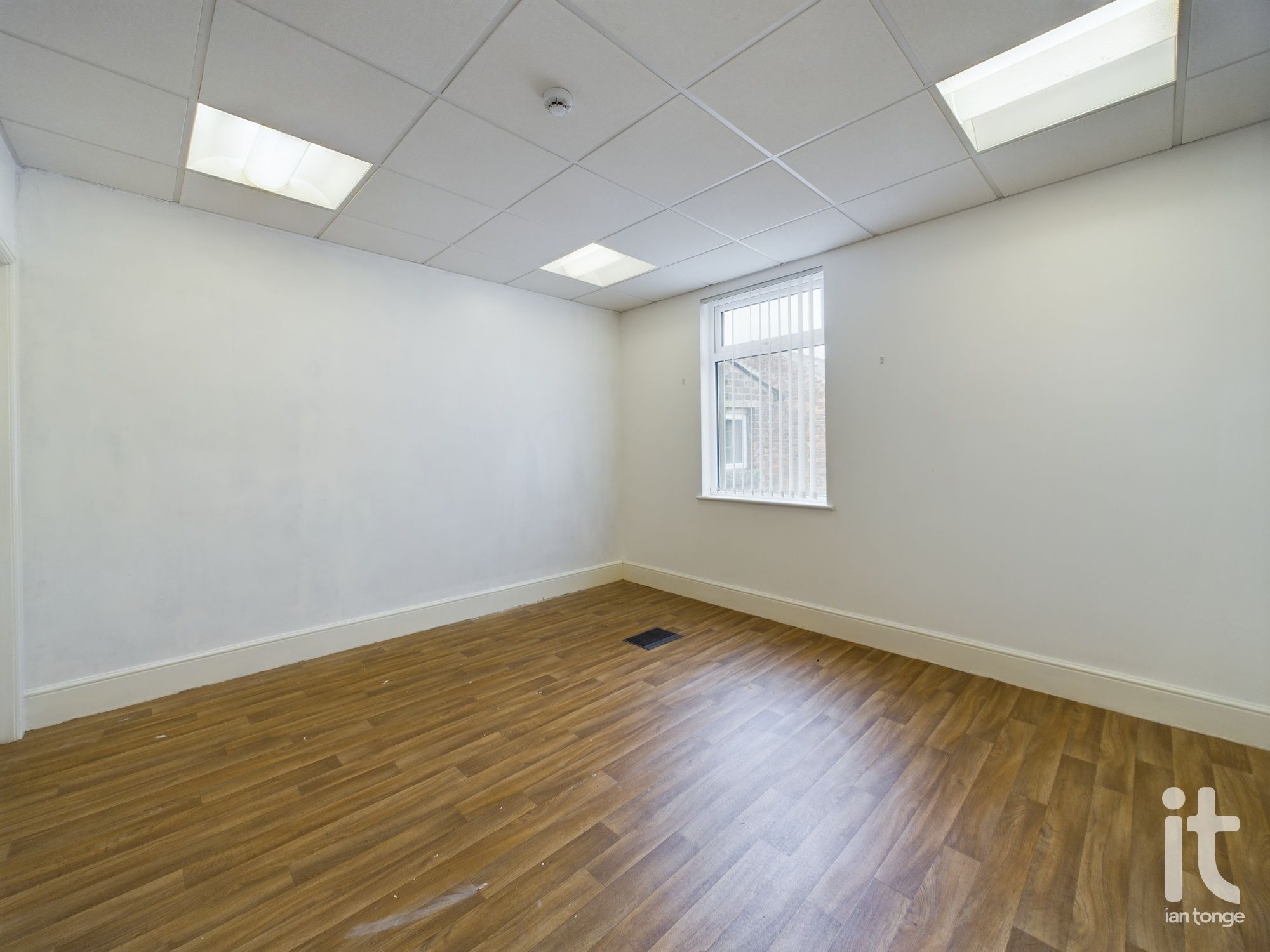 Commercial Property For Sale in Tameside - Photograph 13.