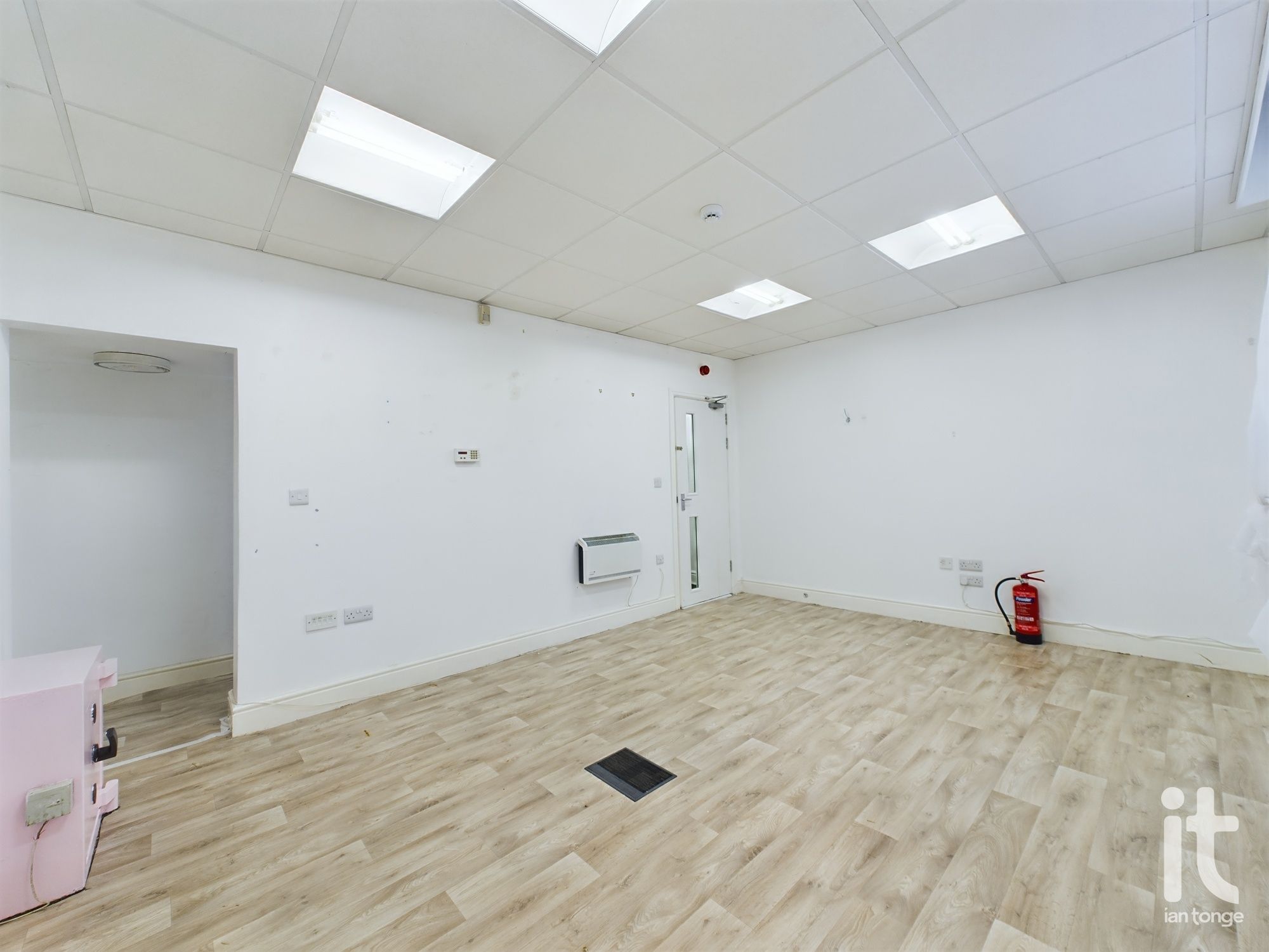 Commercial Property For Sale in Tameside - Photograph 6.
