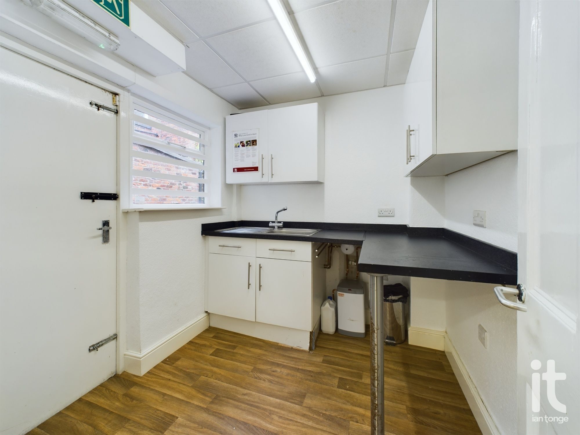 Commercial Property For Sale in Tameside - Photograph 7.